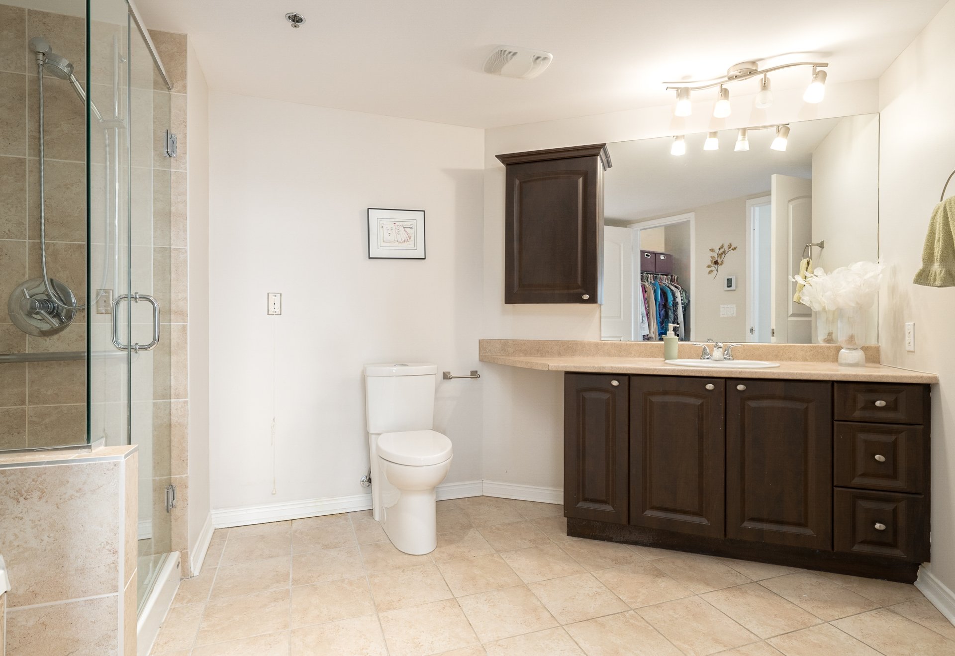 Photo - Ensuite bathroom