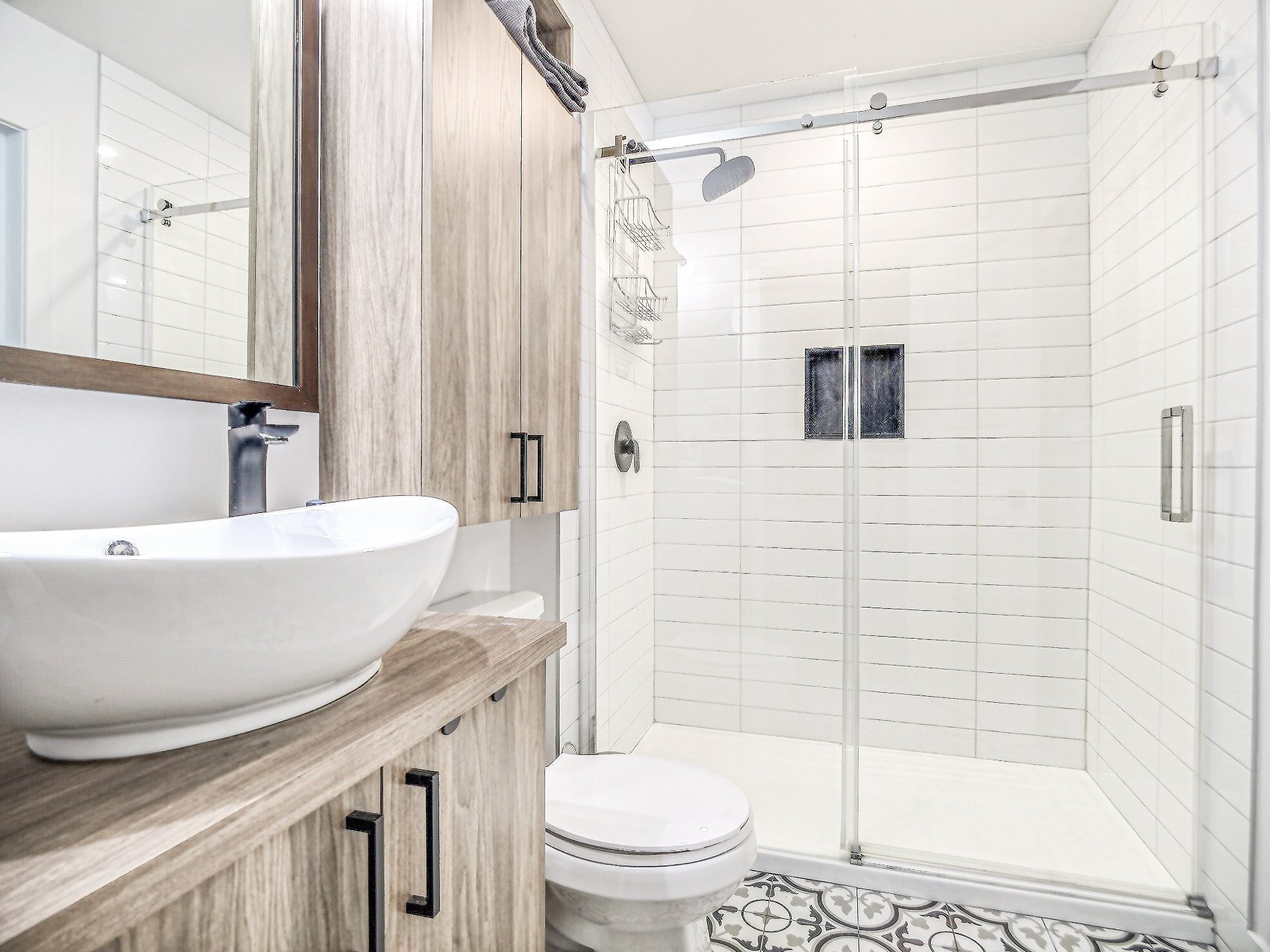 Photo - Ensuite bathroom