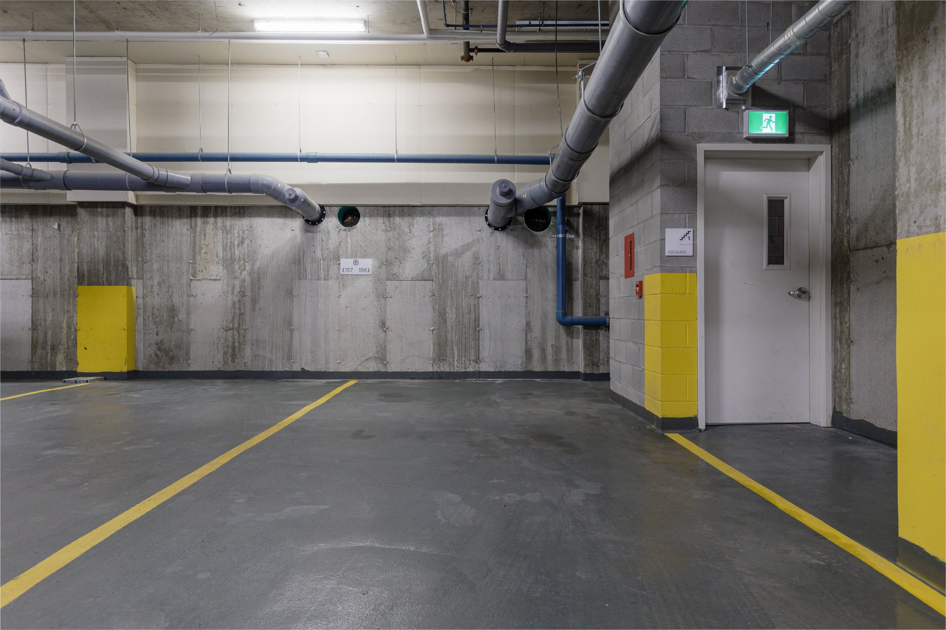 Photo - Garage