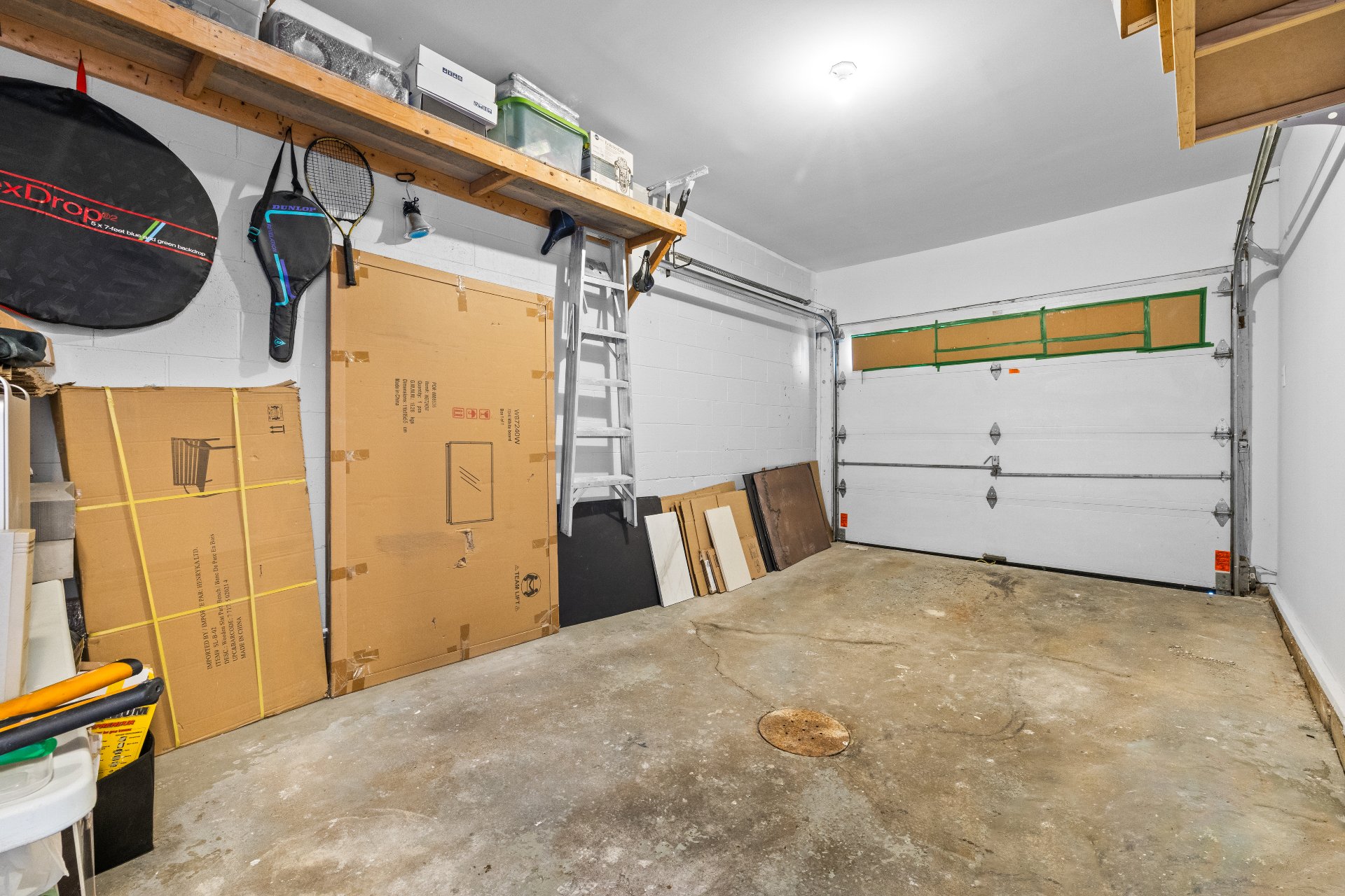 Photo - Garage