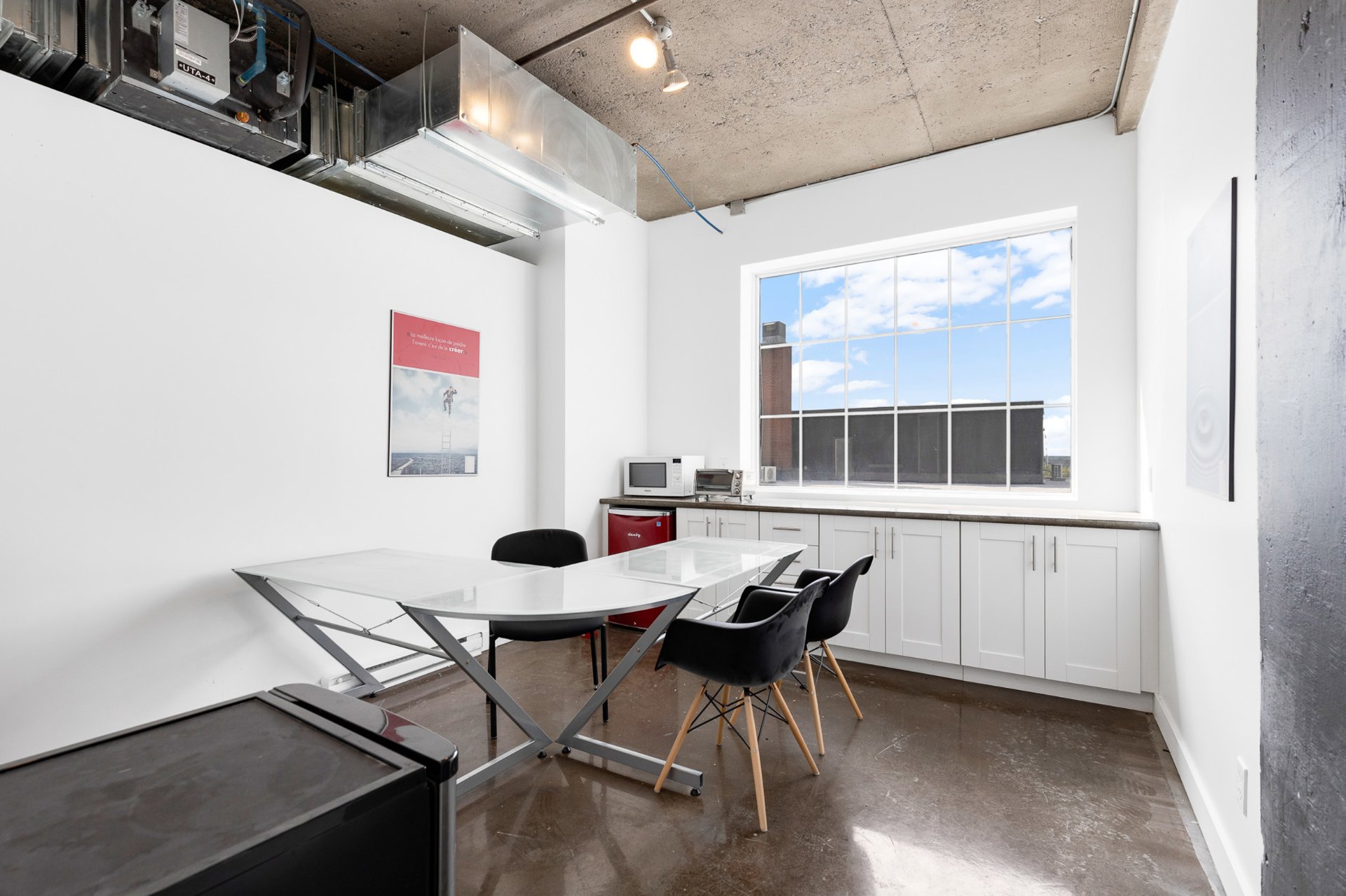 Photo - Bureau