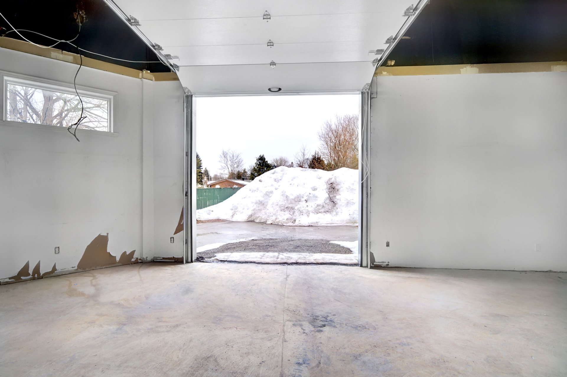 Photo - Shipping (door/dock)