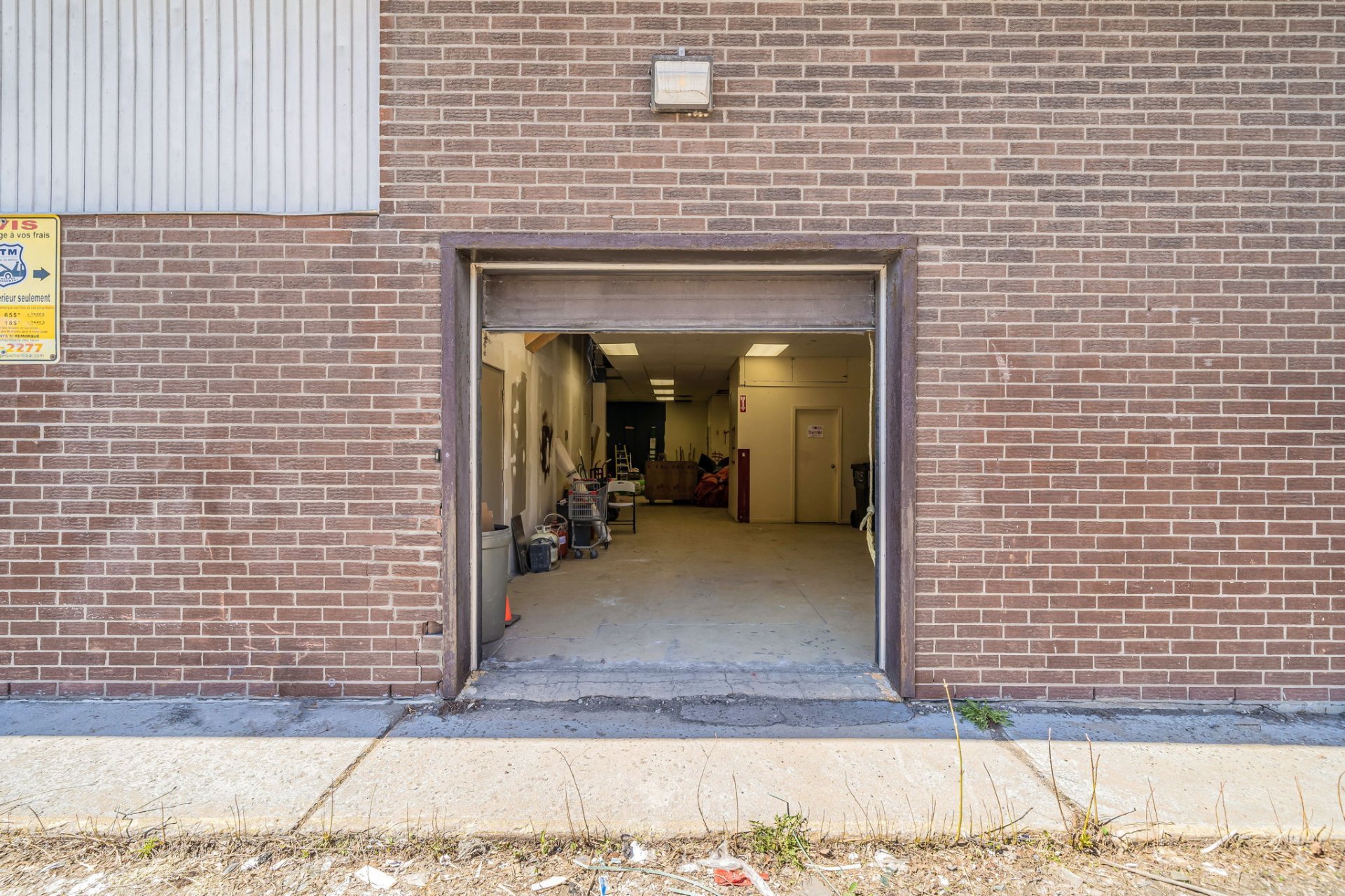 Photo - Shipping (door/dock)