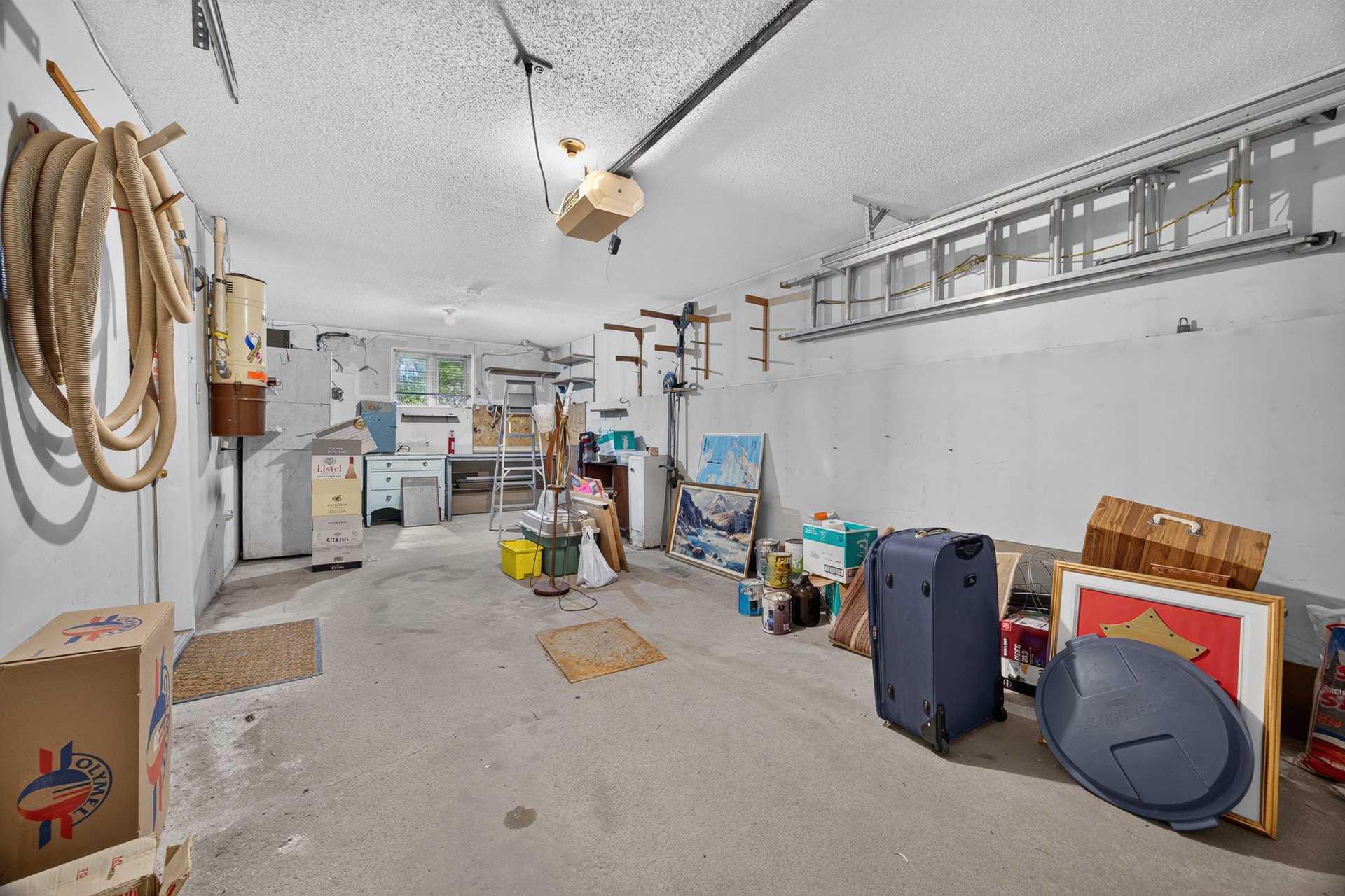 Photo - Garage