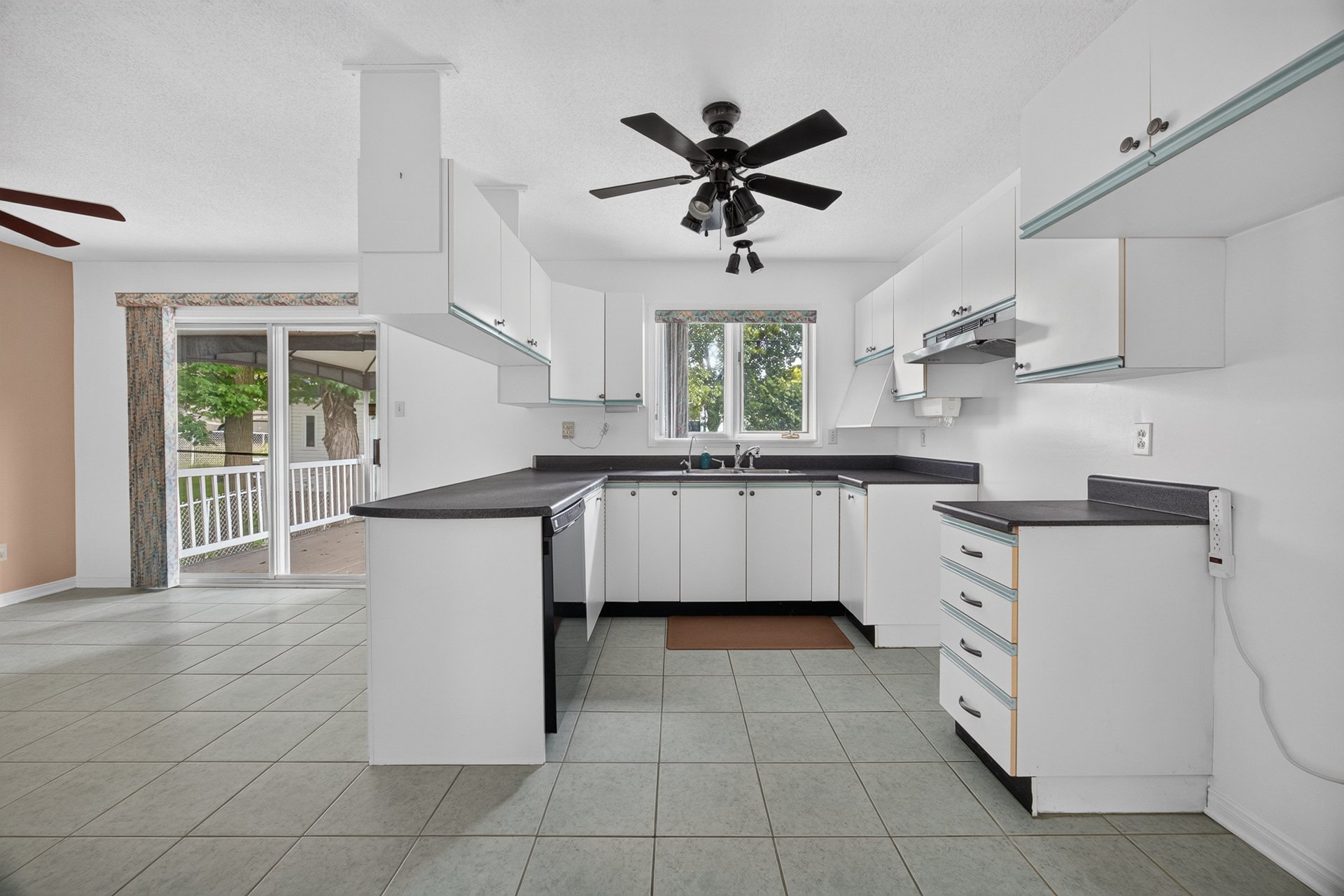 Photo - Kitchen