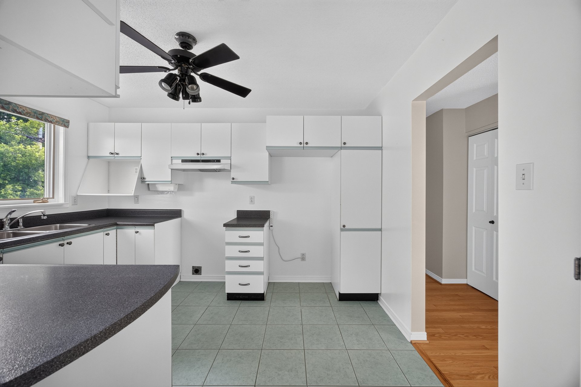 Photo - Kitchen