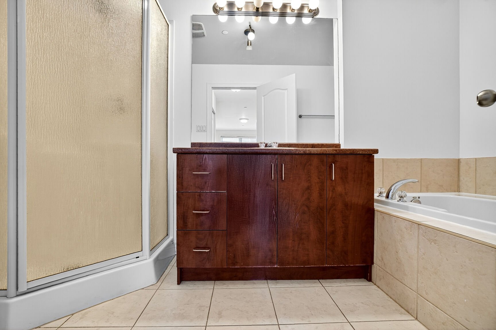 Photo - Ensuite bathroom