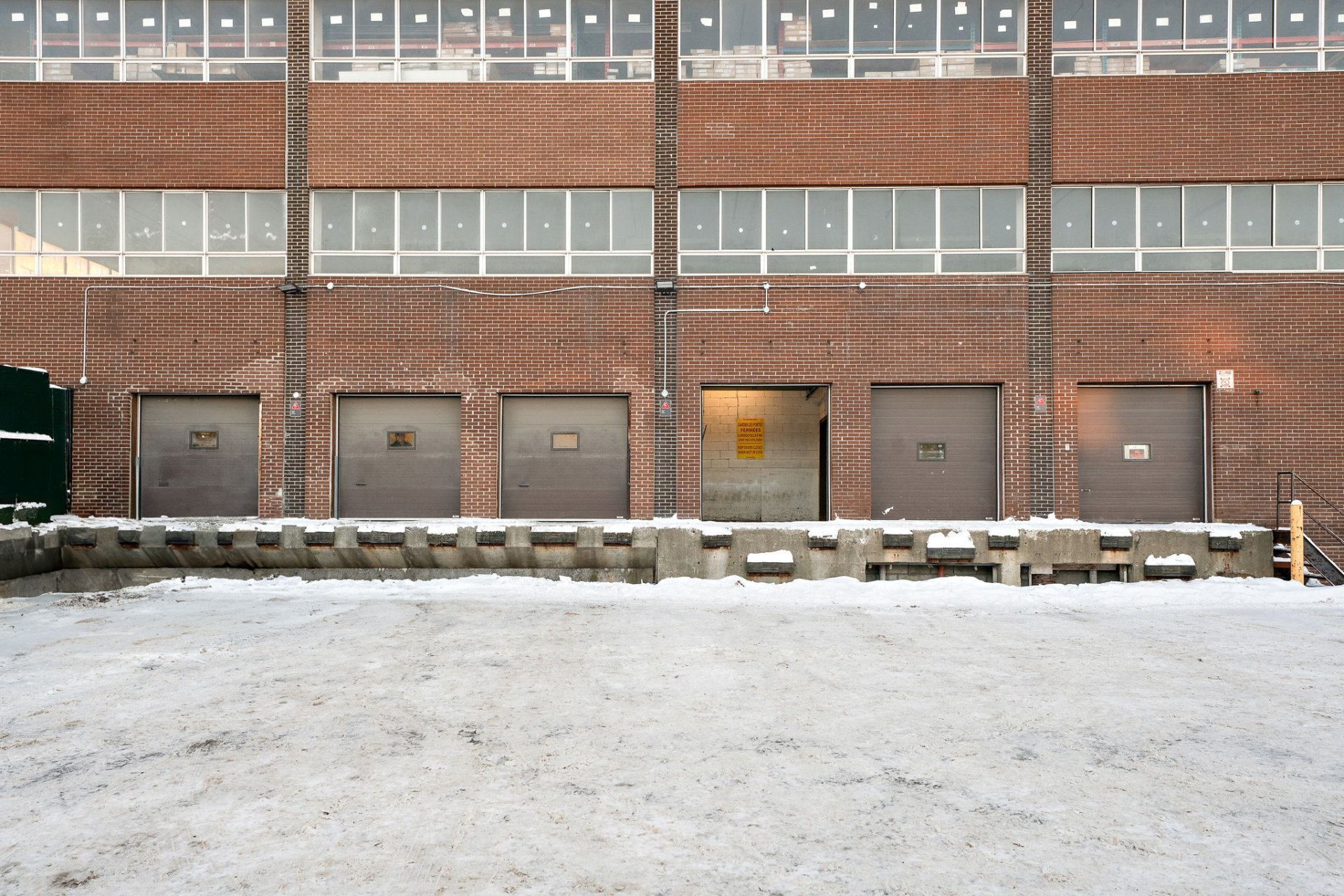 Photo - Shipping (door/dock)