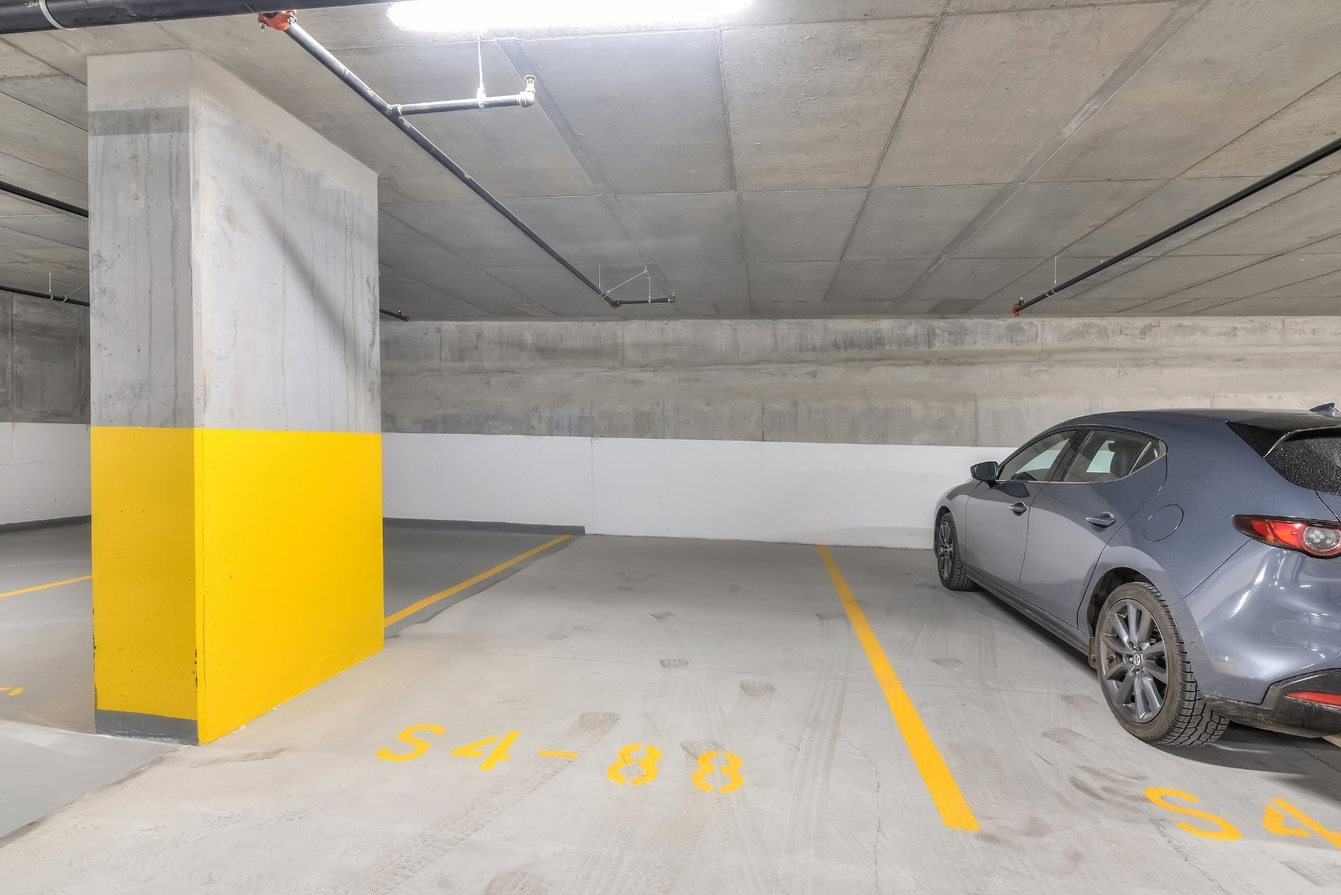 Photo - Garage
