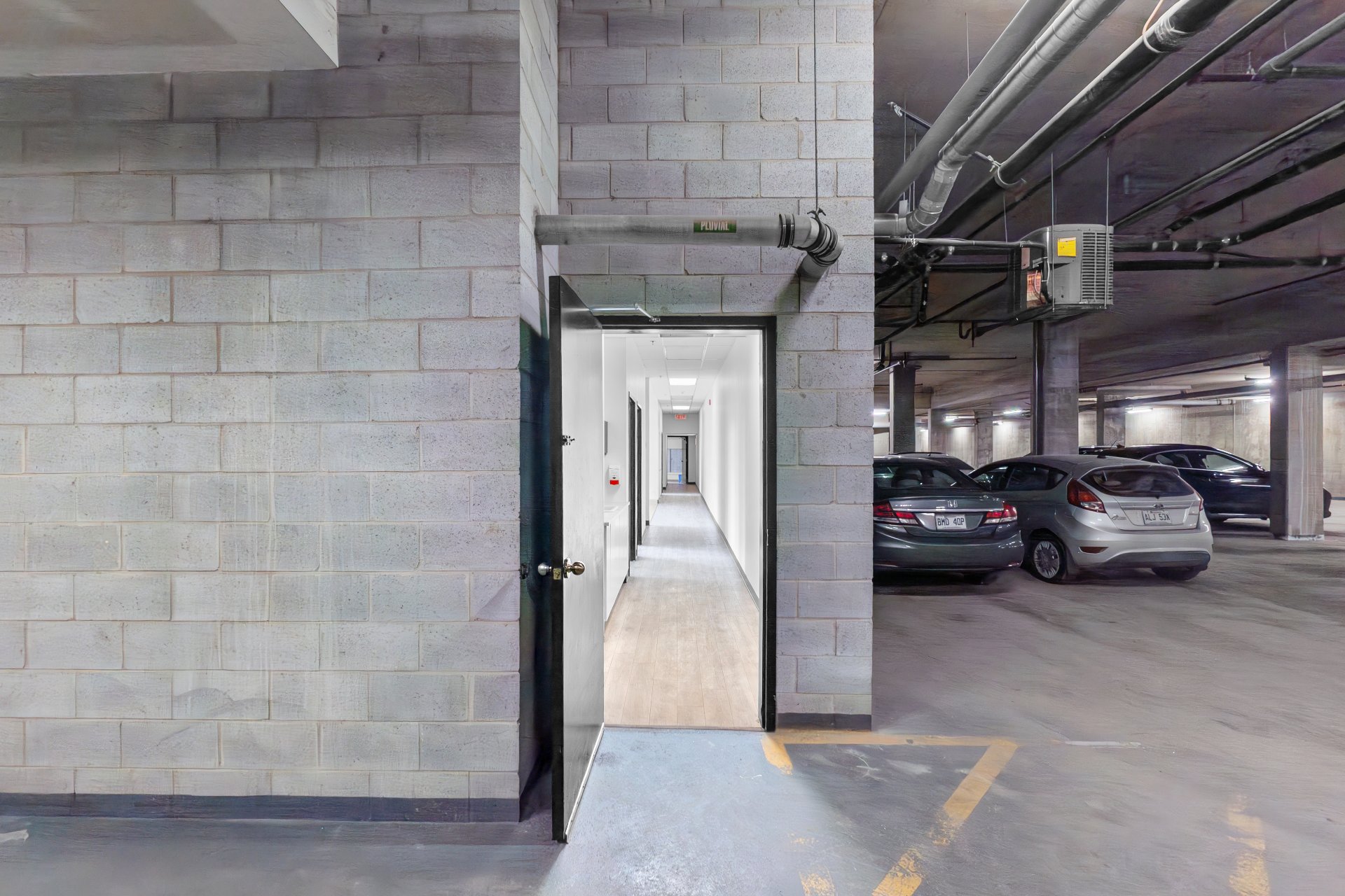 Photo - Garage