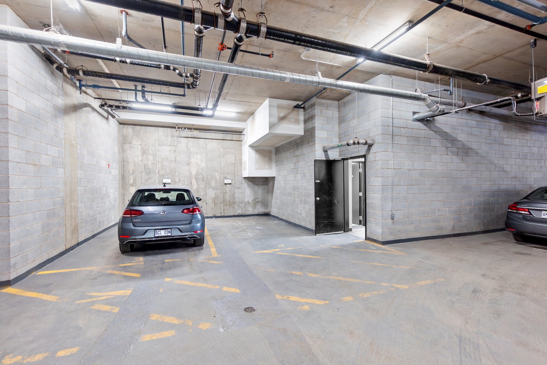 Photo - Garage