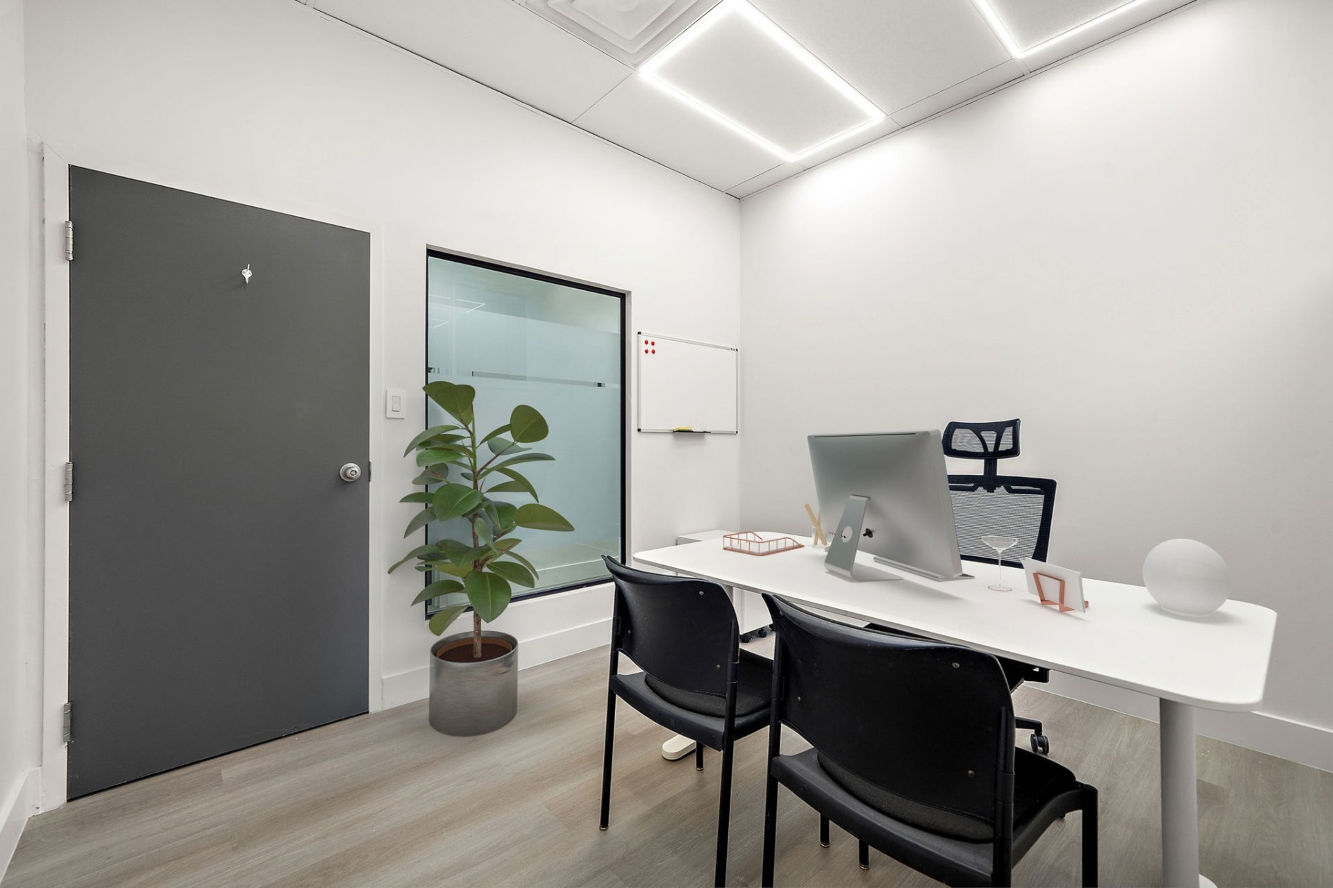 Photo - Bureau