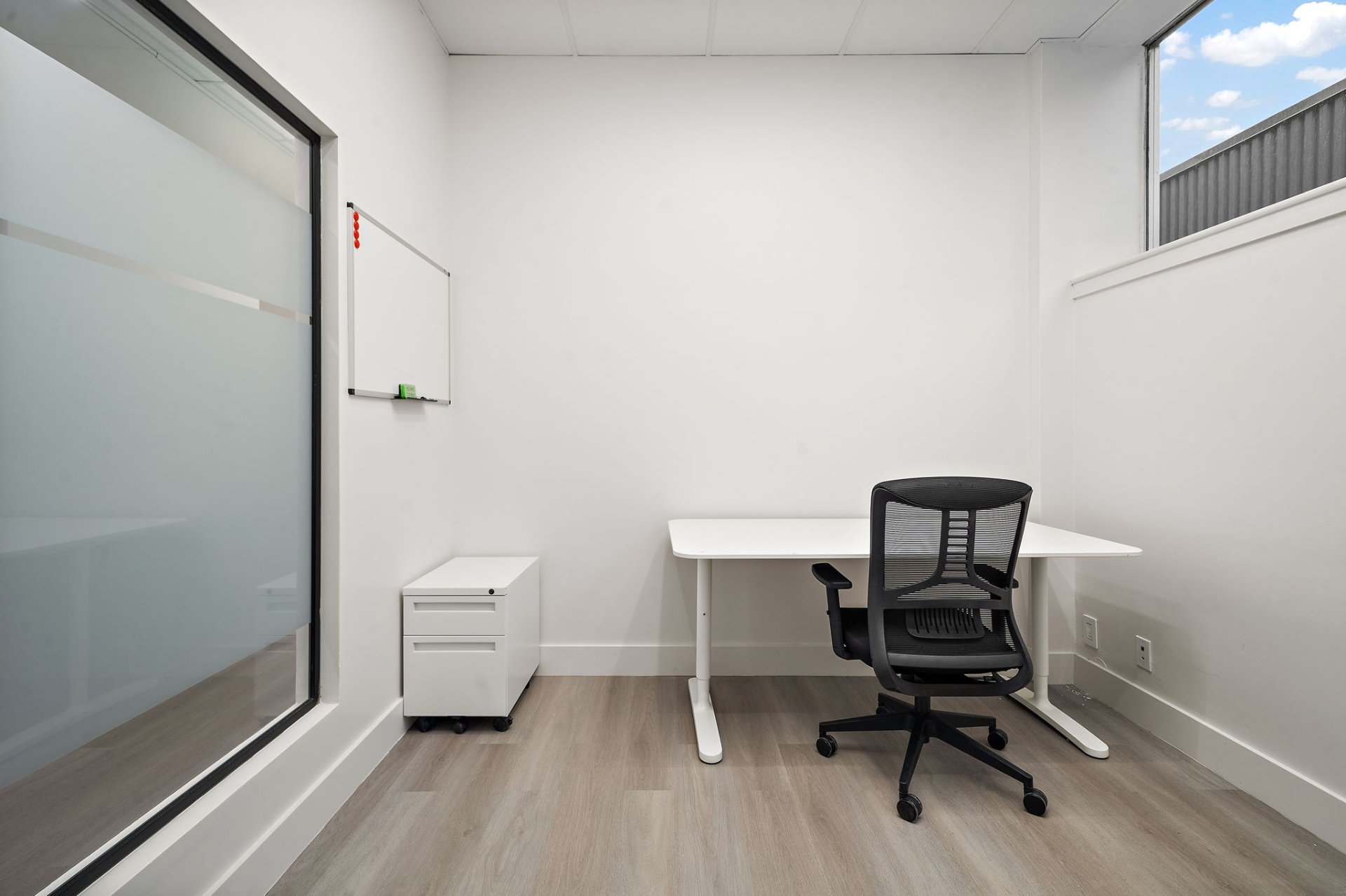 Photo - Bureau
