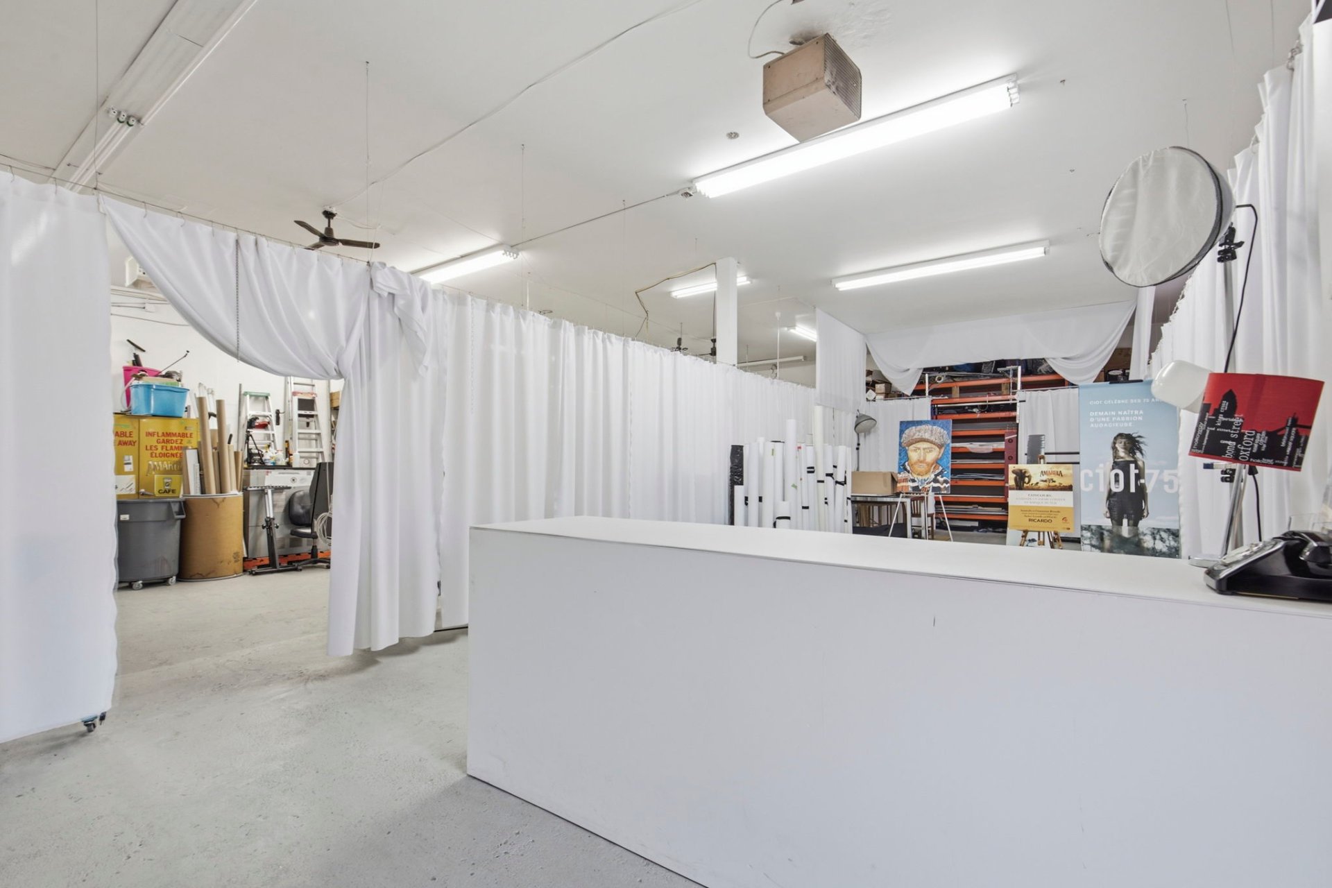 Photo - Commerce
