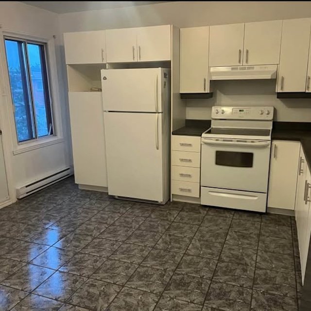 Photo - Kitchen