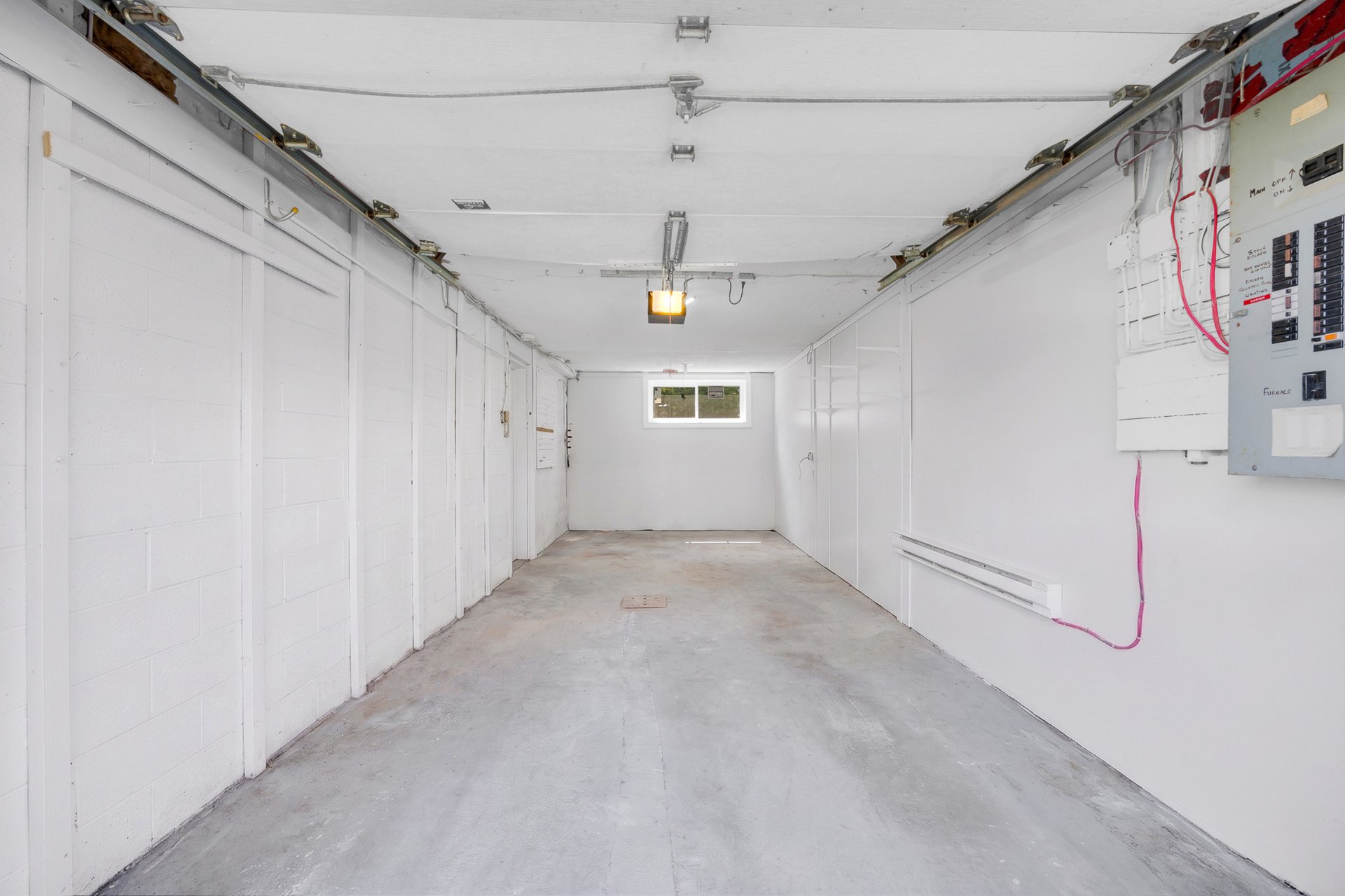 Photo - Garage