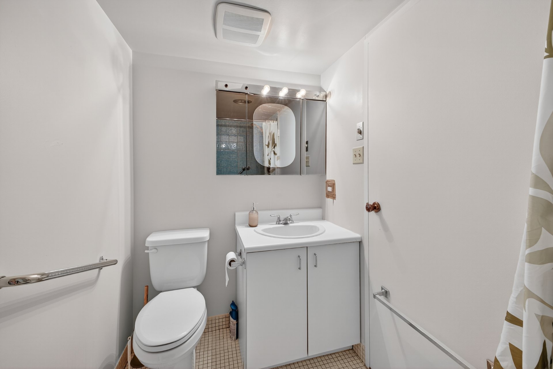 Photo - Salle de bains attenante à la CCP