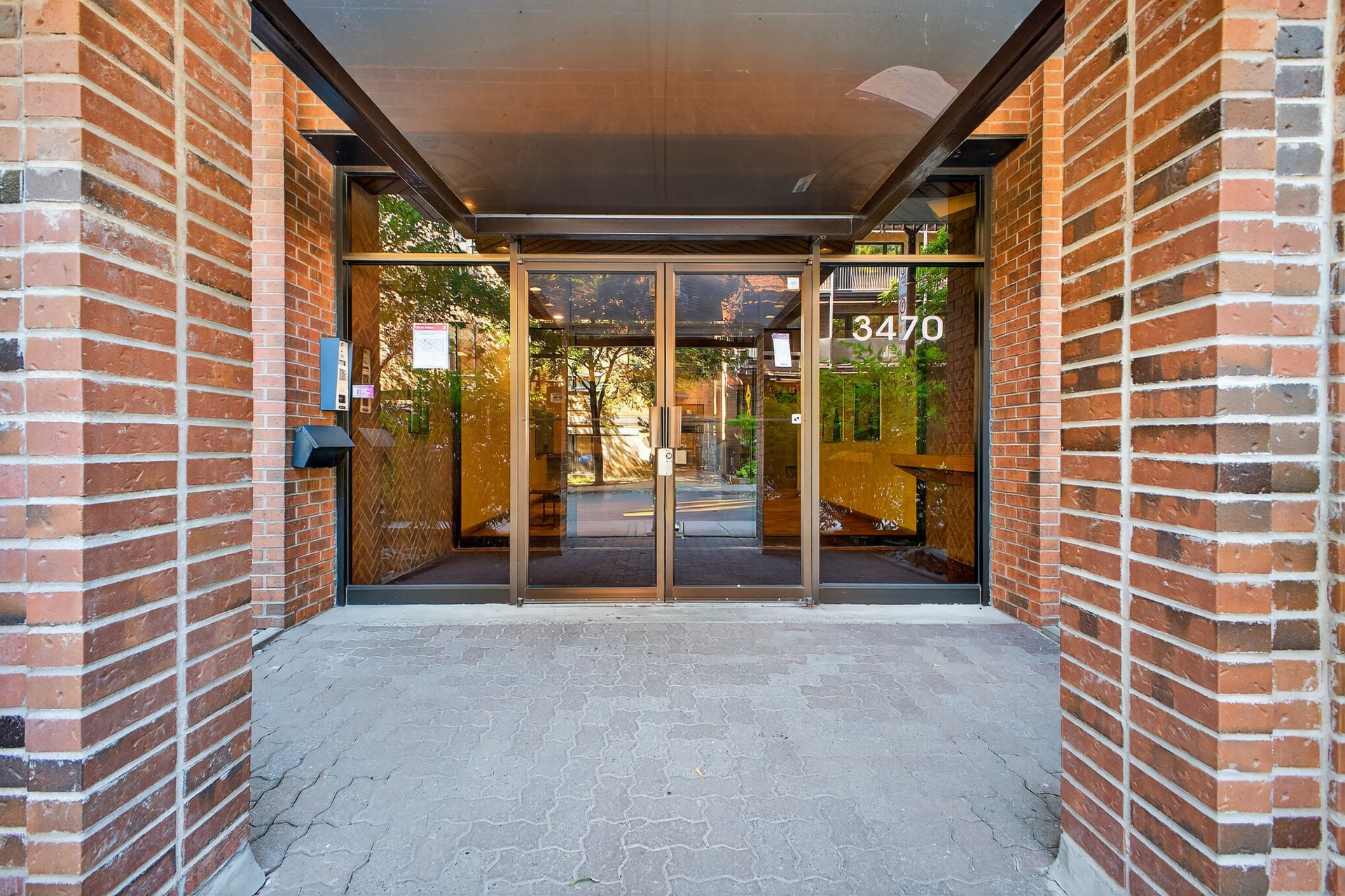 Photo - Façade