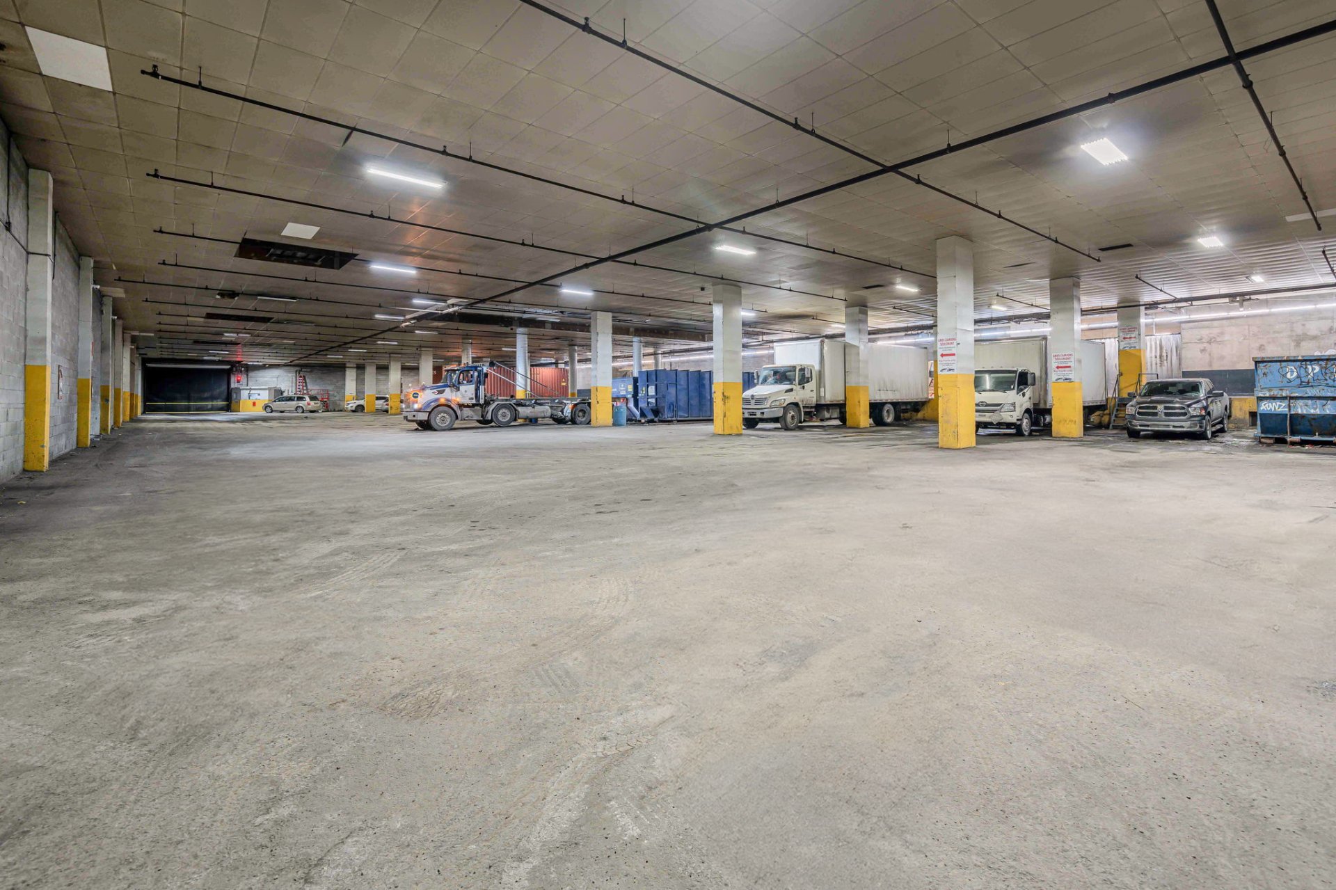 Photo - Garage