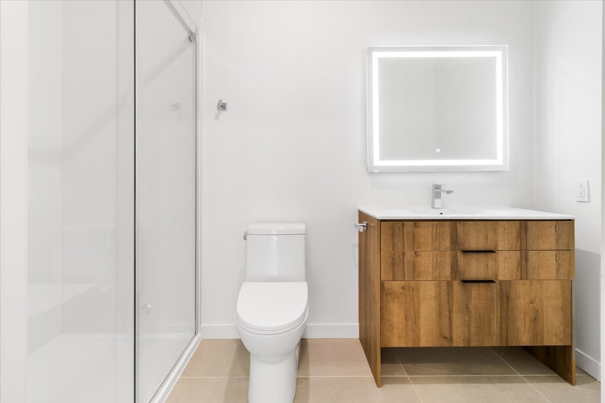 Photo - Ensuite bathroom