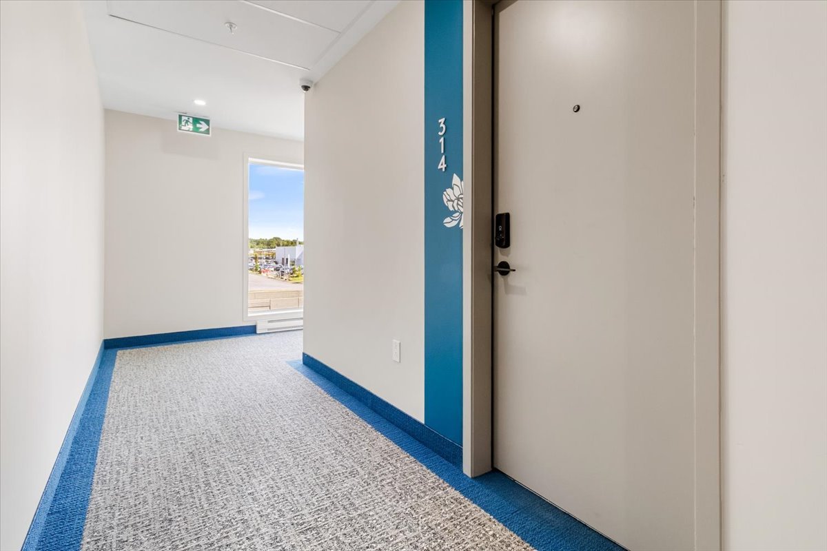 Photo - Hallway