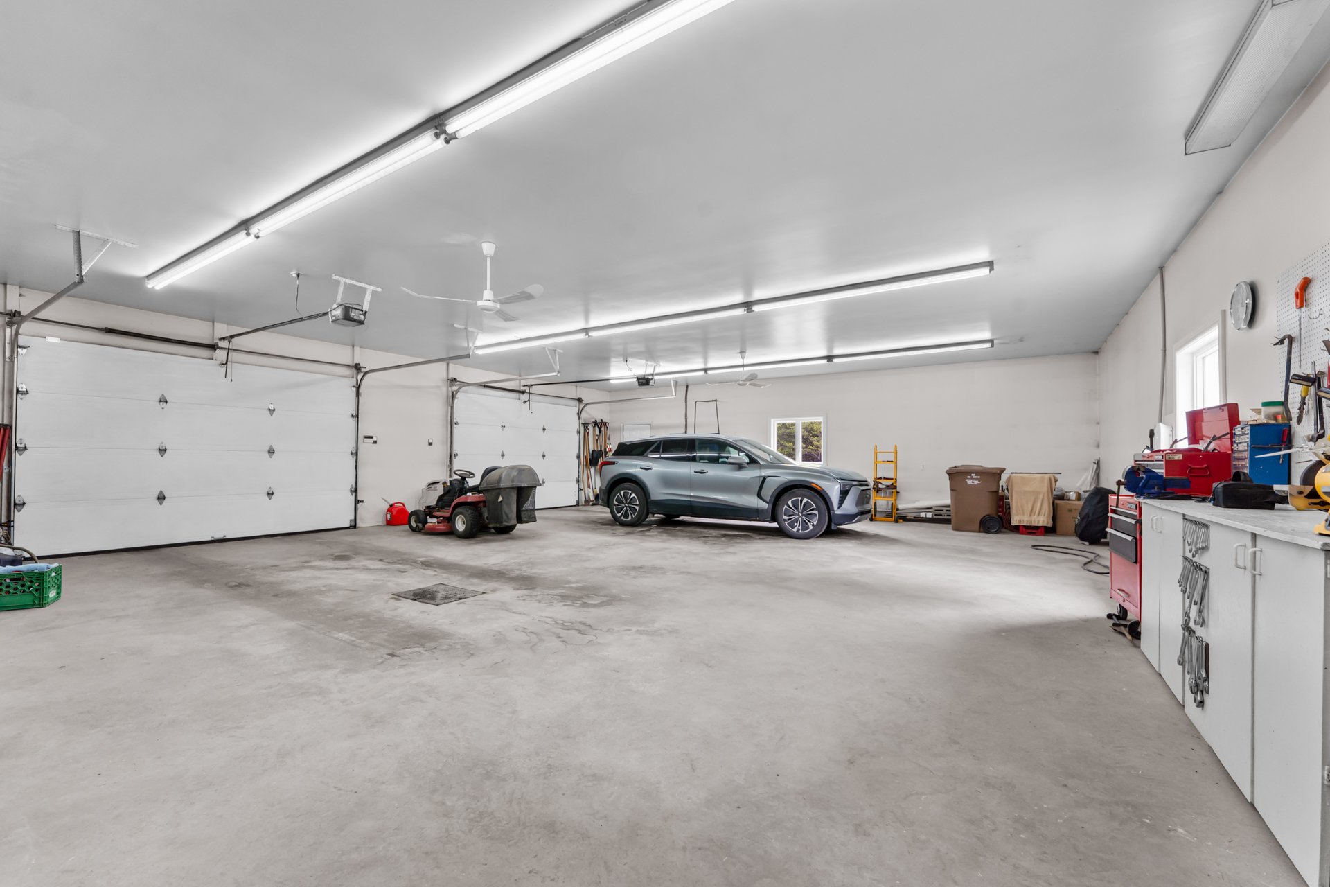 Photo - Garage