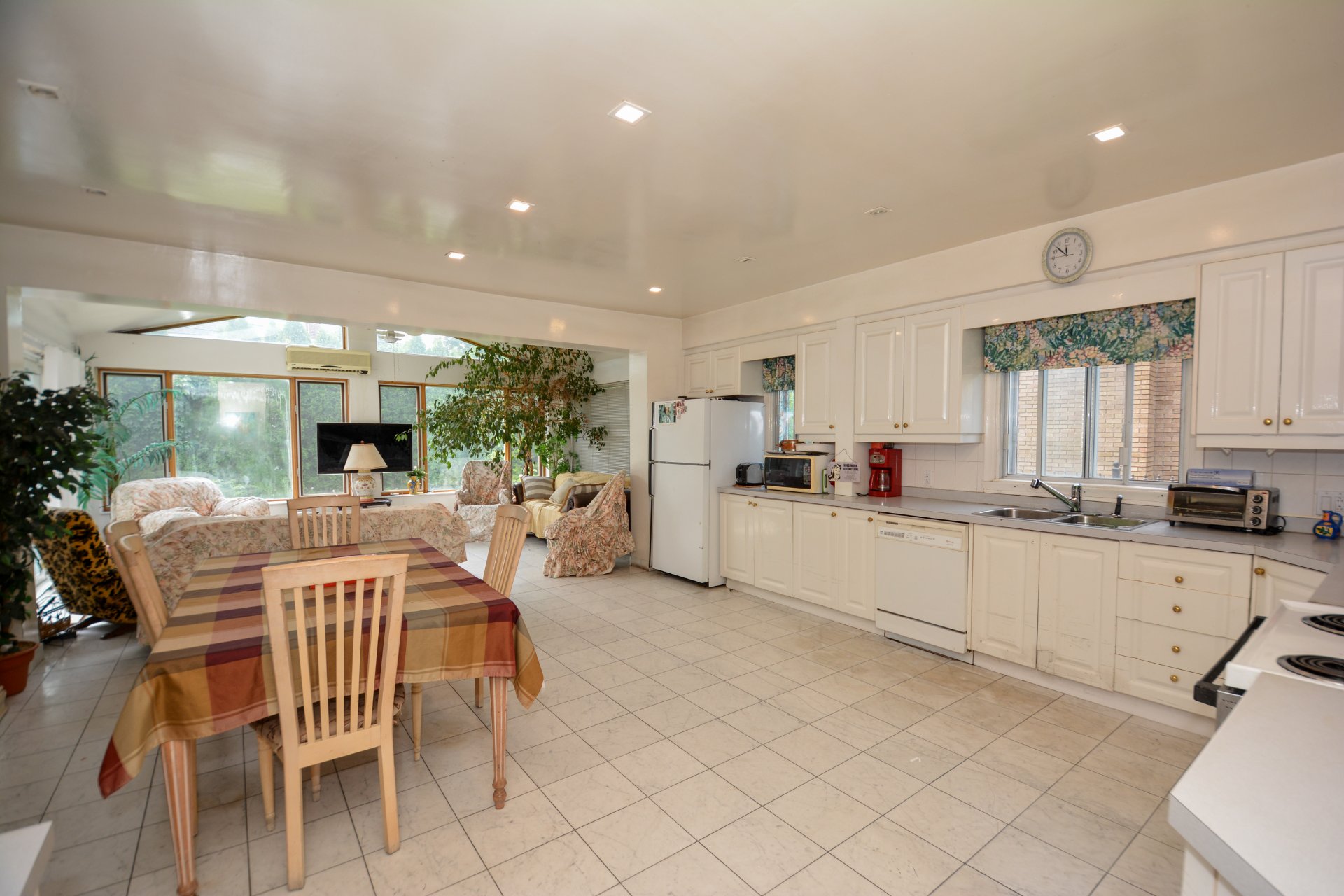 Photo - Kitchen