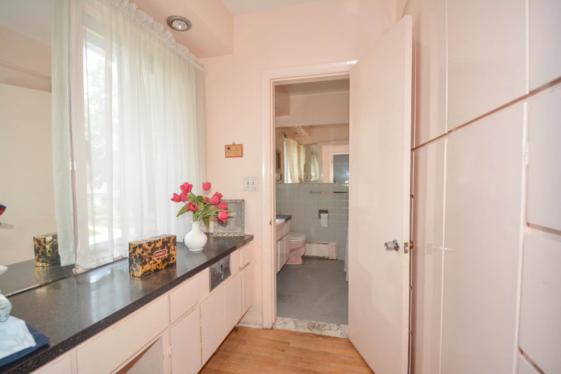 Photo - Ensuite bathroom