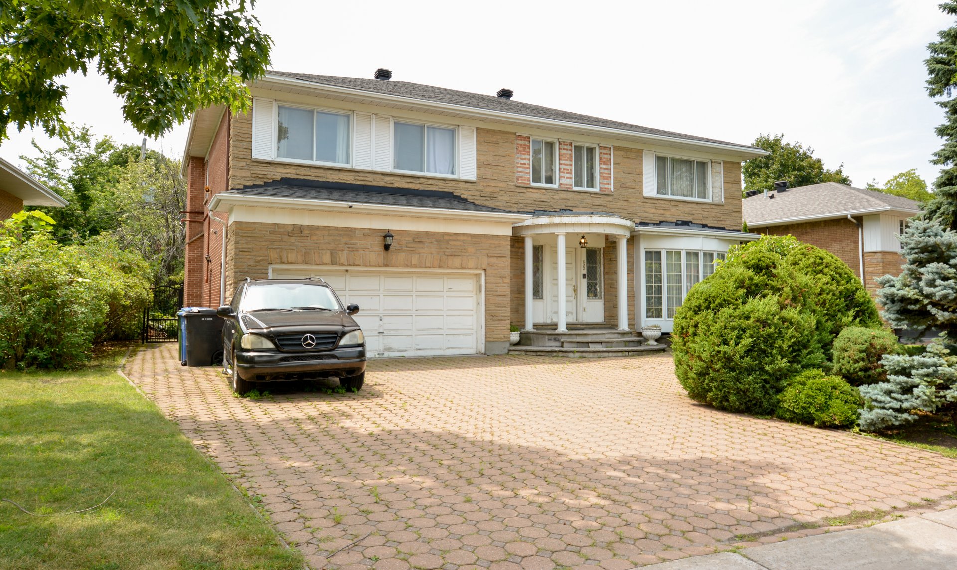 Photo - Frontage