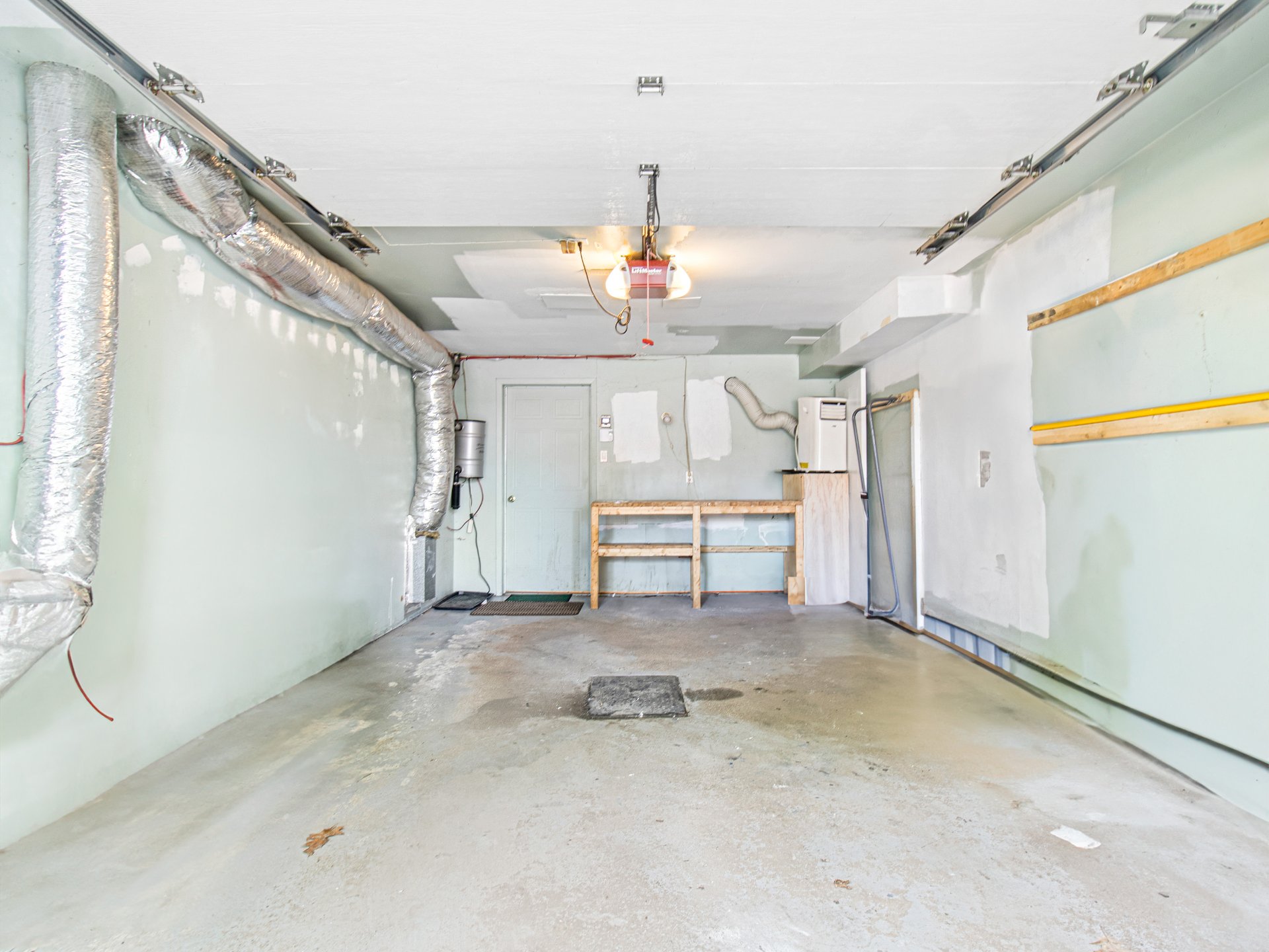 Photo - Garage