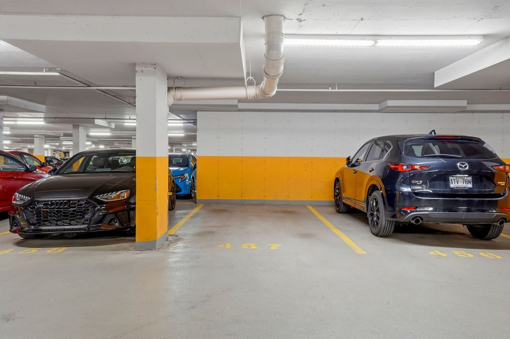 Photo - Garage