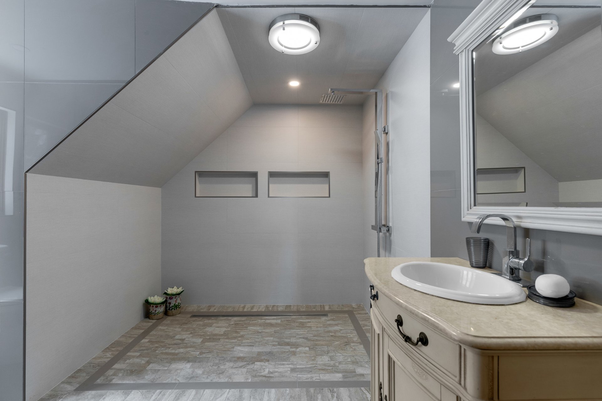 Photo - Salle de bains attenante à la CCP