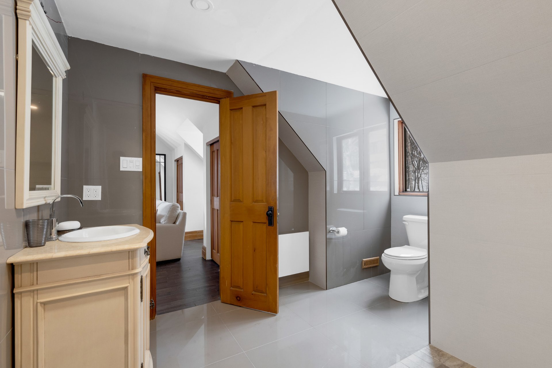 Photo - Salle de bains attenante à la CCP