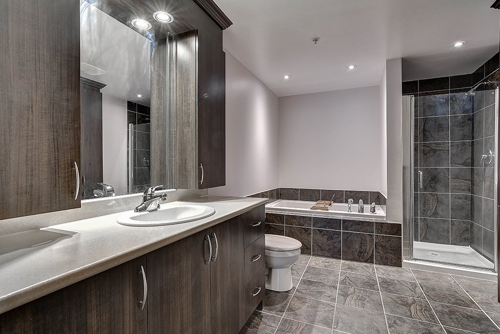Photo - Ensuite bathroom