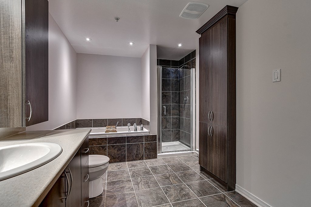 Photo - Ensuite bathroom