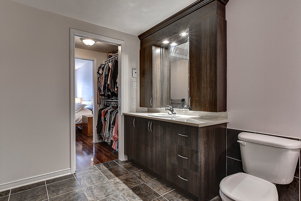 Photo - Ensuite bathroom