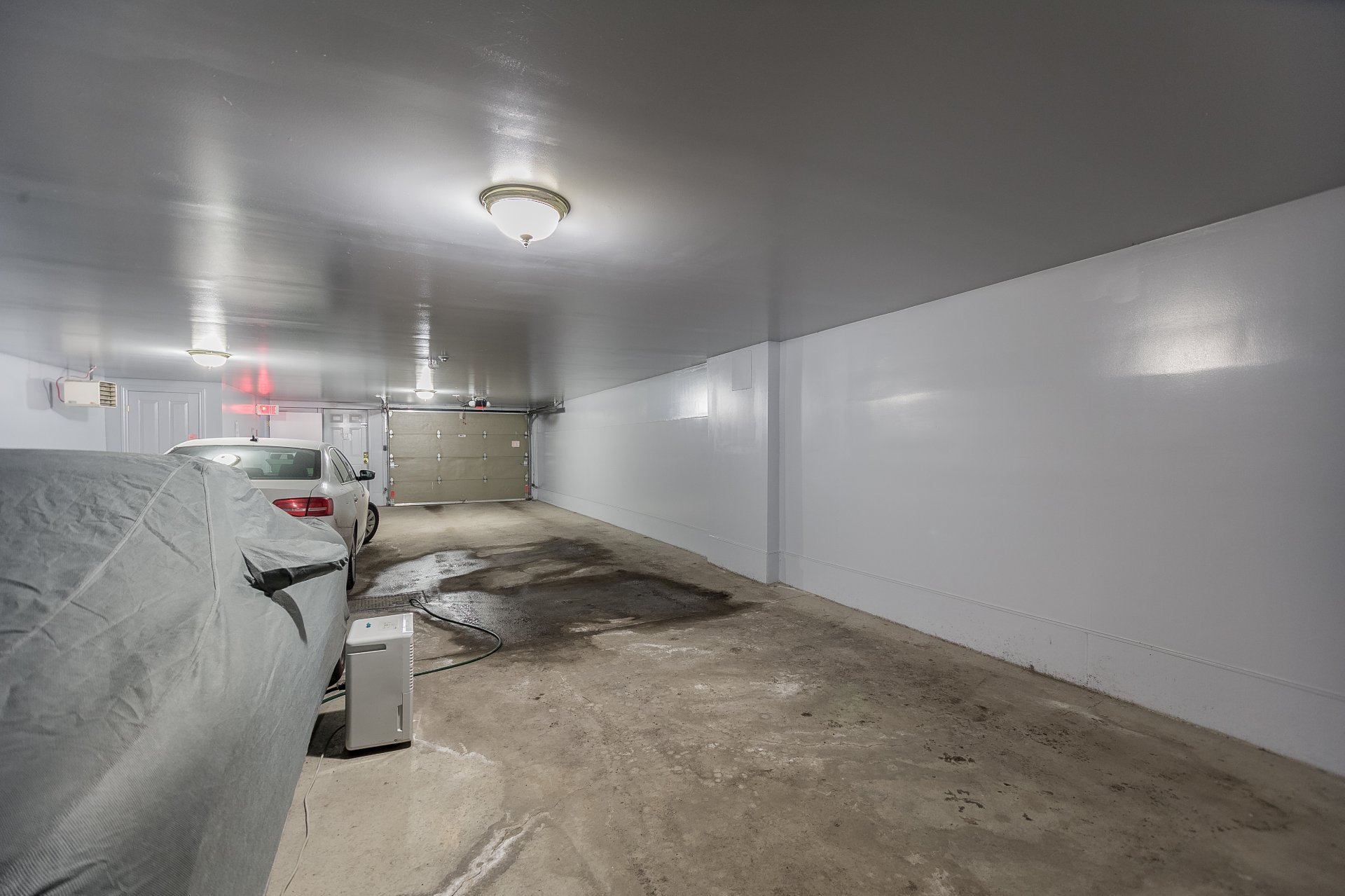 Photo - Garage