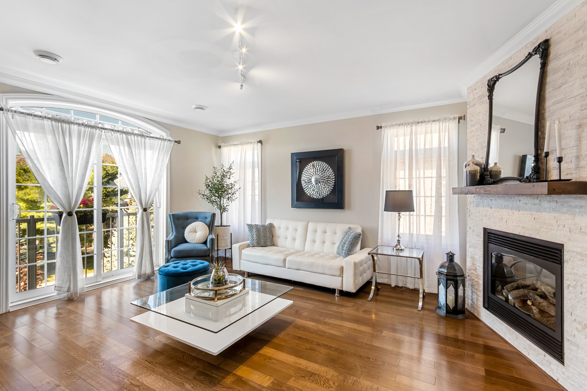 Photo - Living room