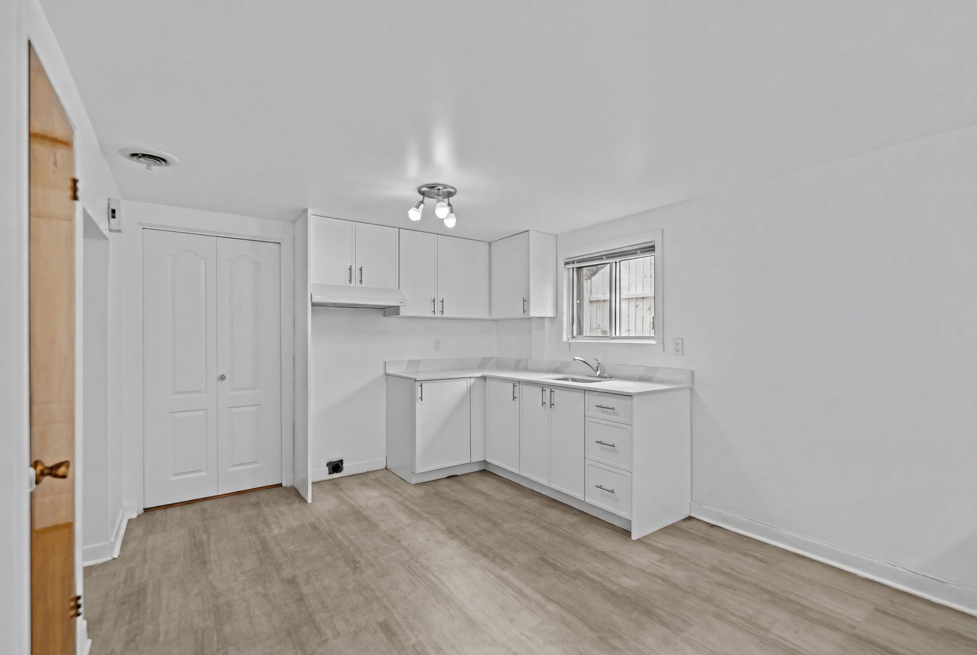 Photo - Kitchen