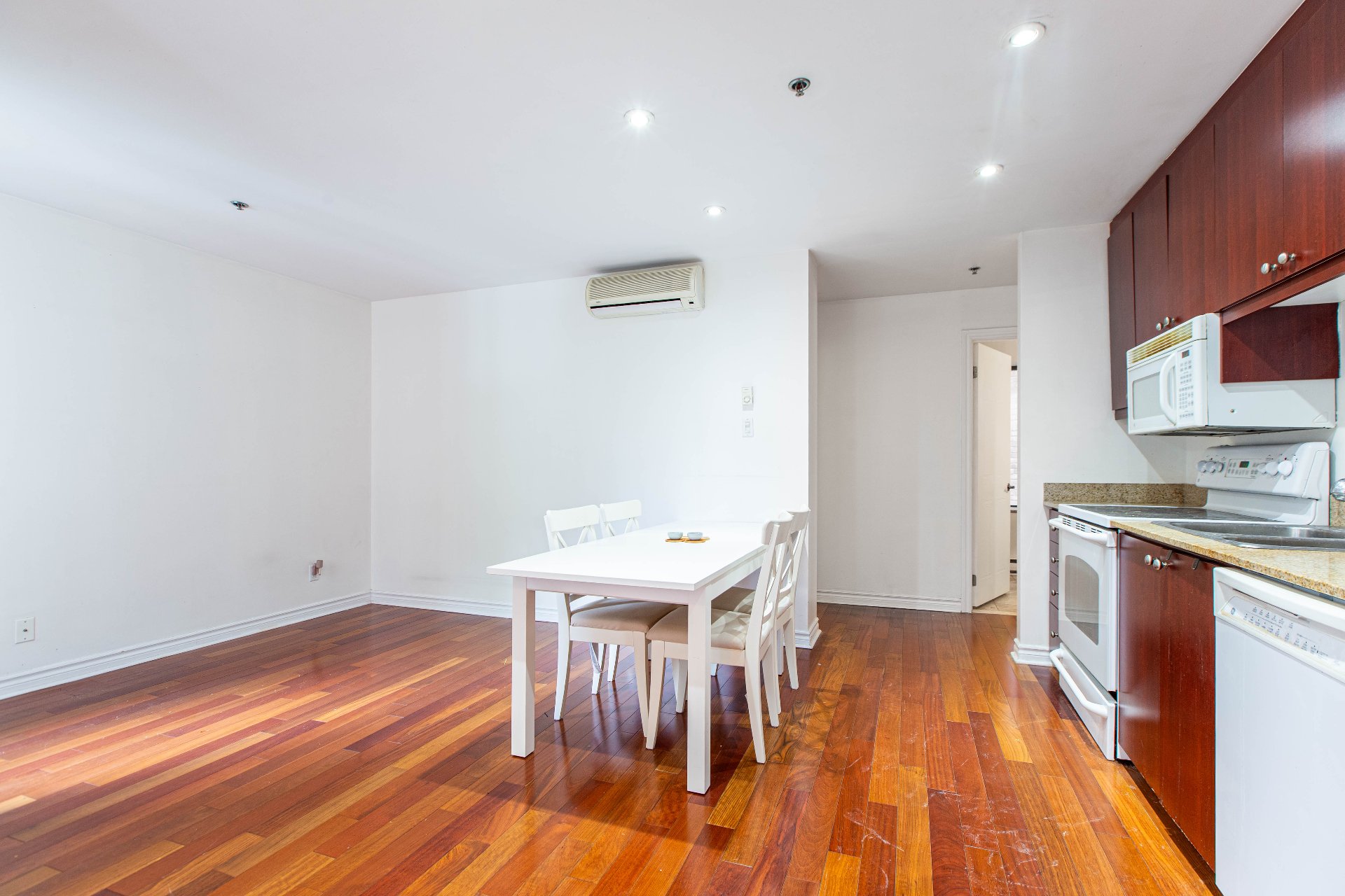 Photo - Interior