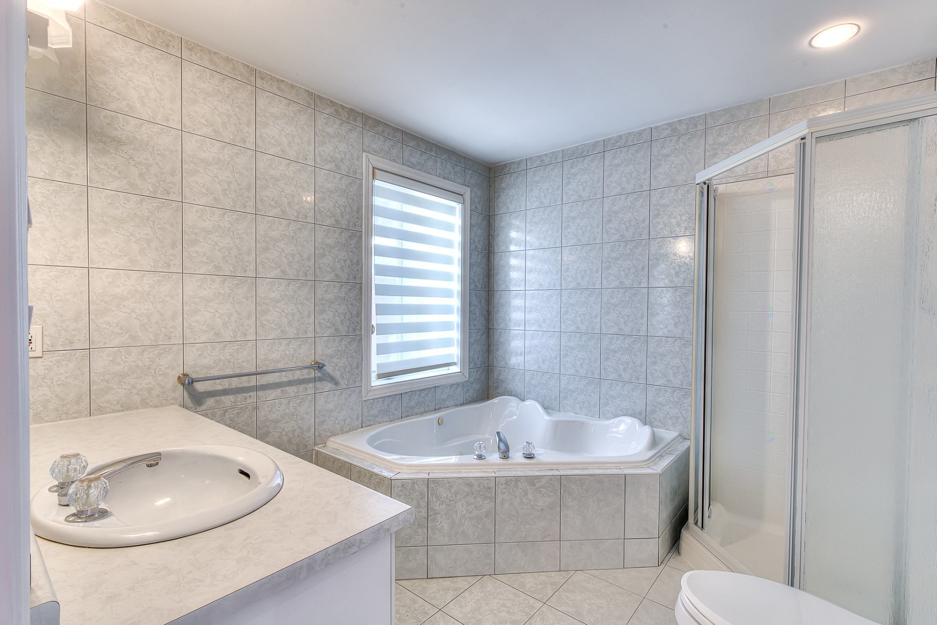 Photo - Ensuite bathroom