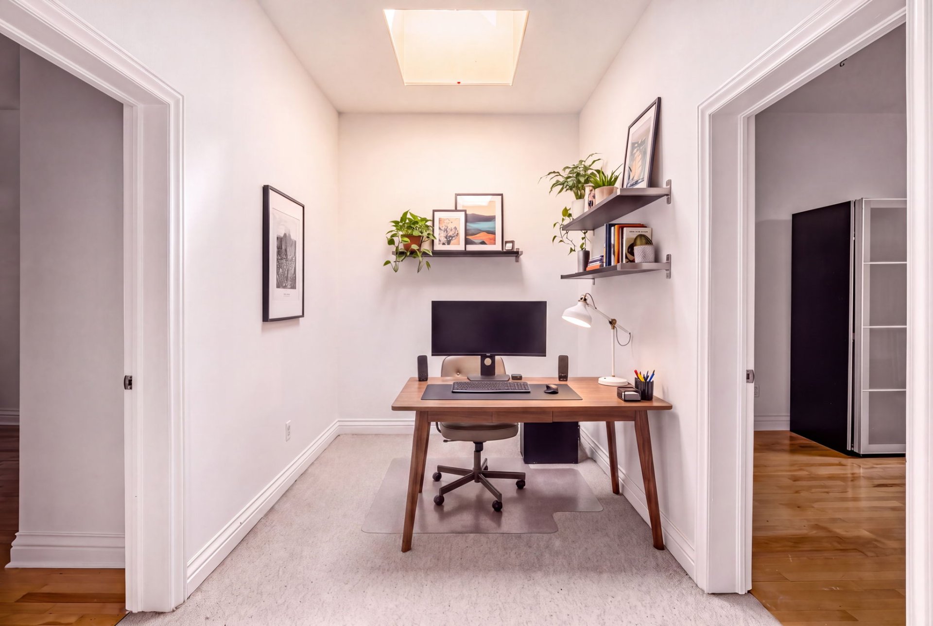 Photo - Bureau