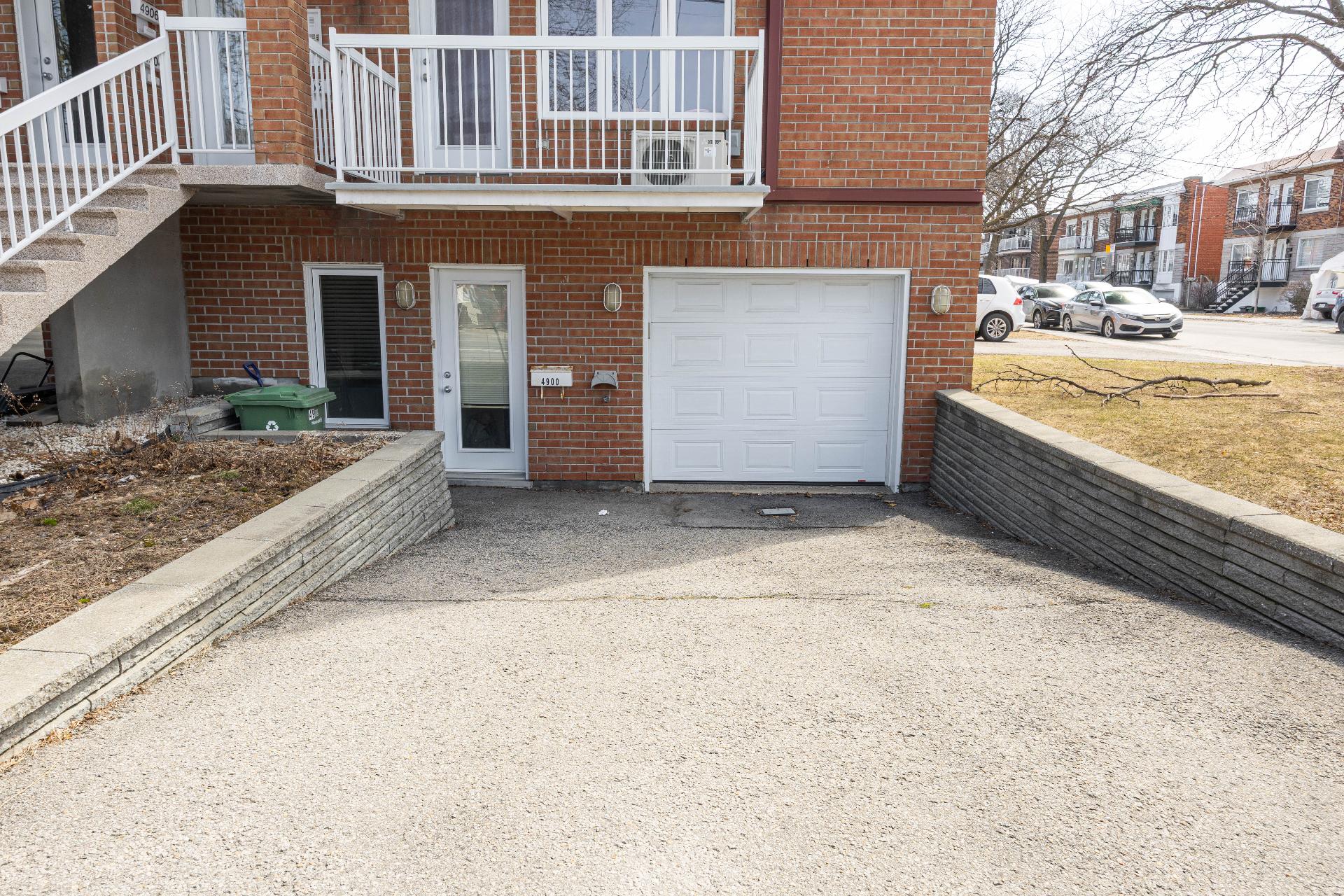 Photo - Garage