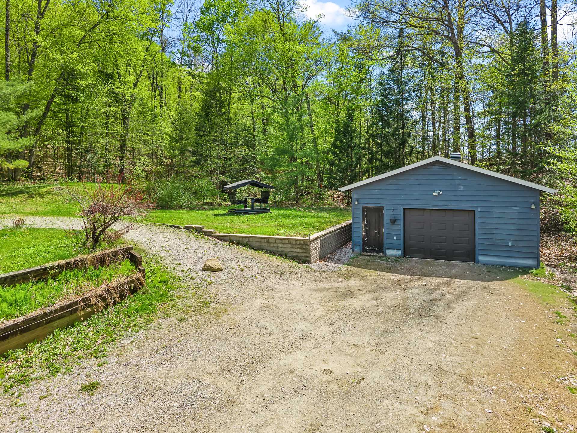 Photo - Garage