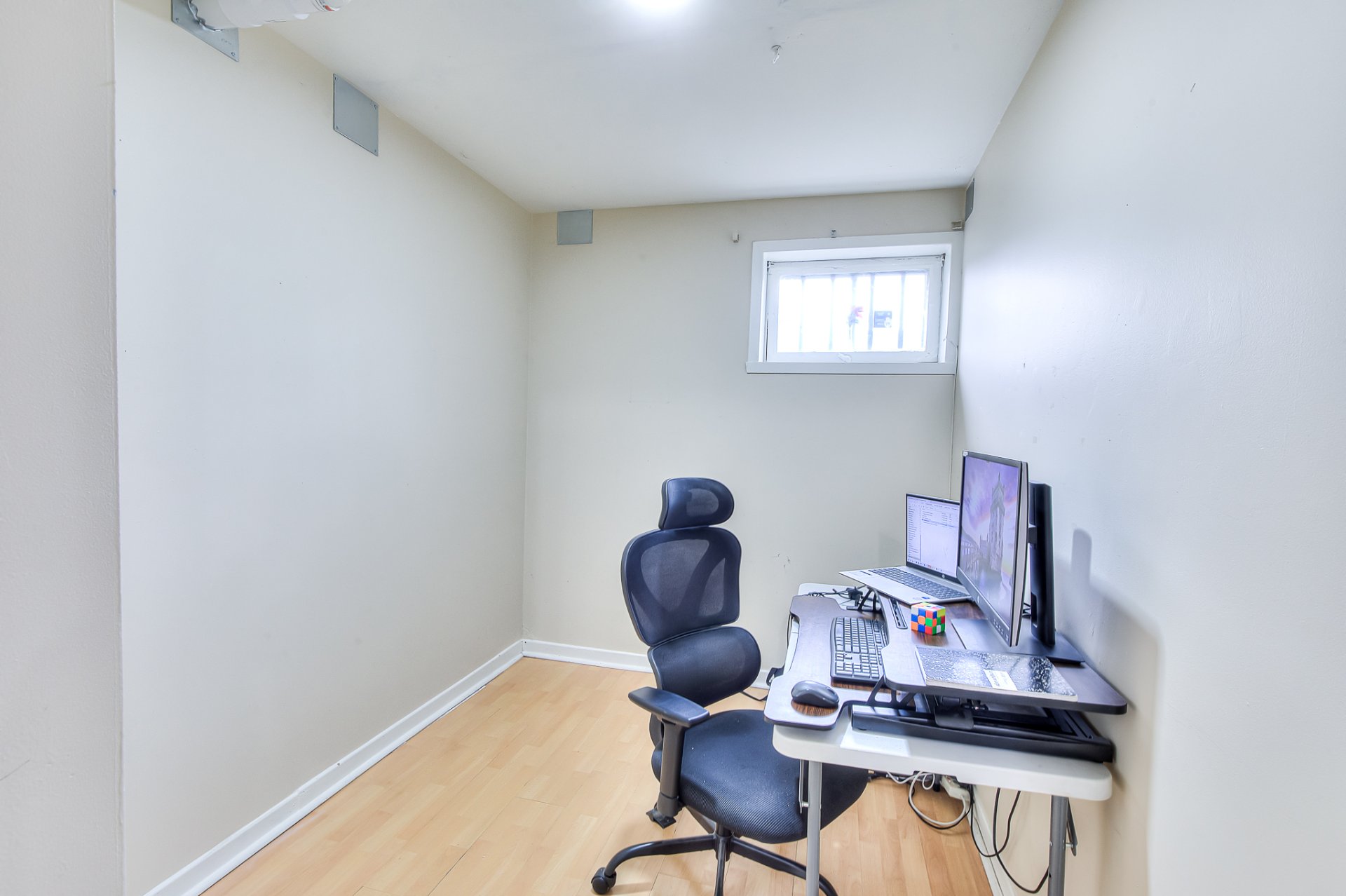 Photo - Bureau