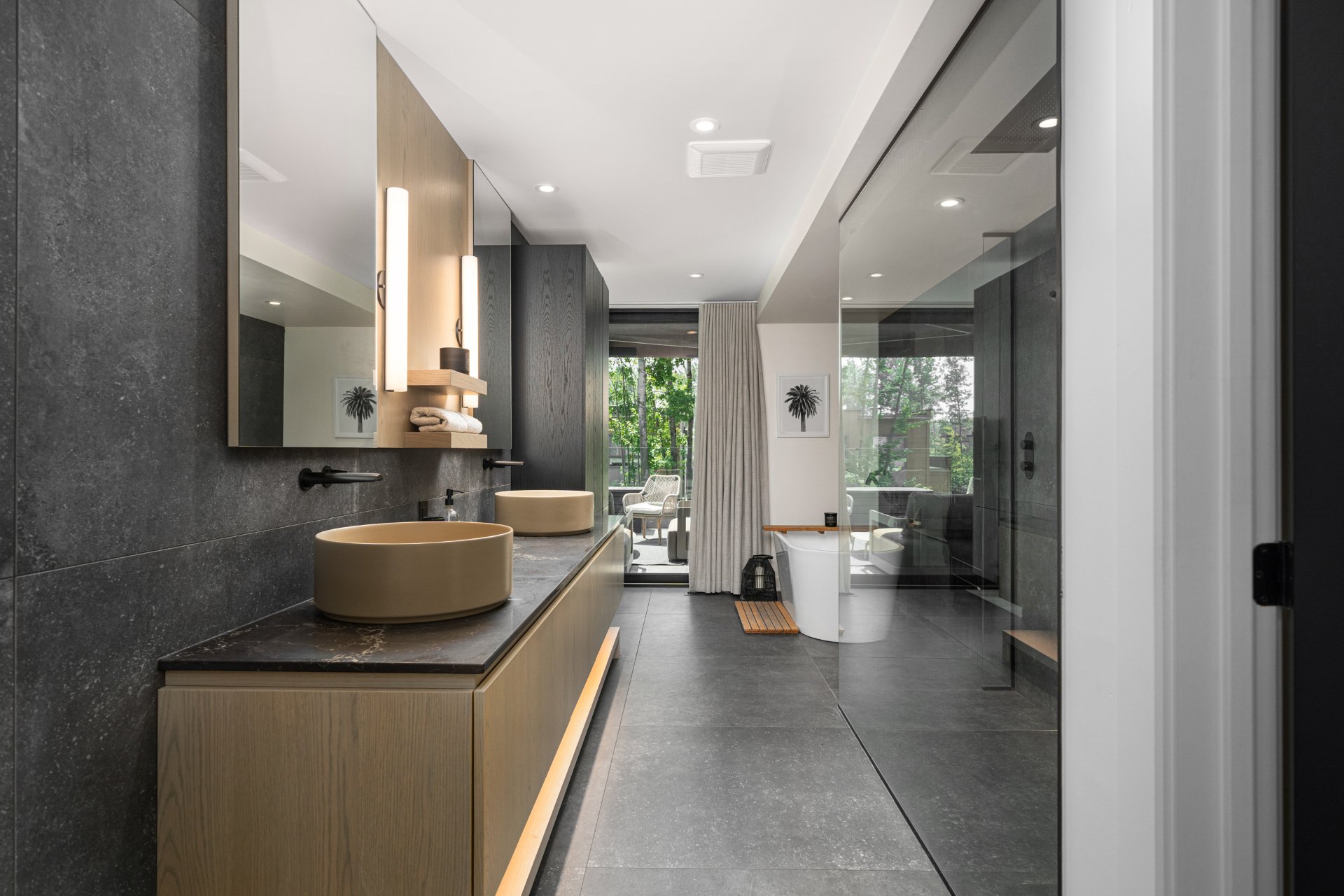 Photo - Ensuite bathroom