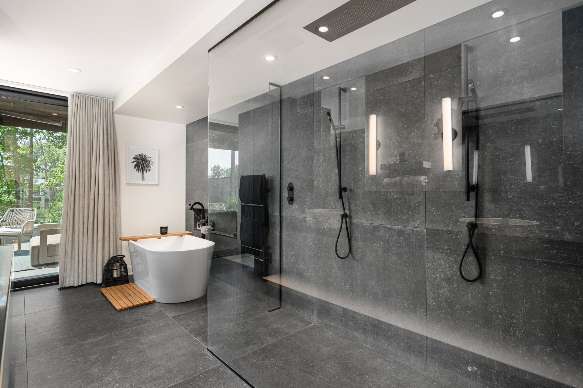 Photo - Ensuite bathroom