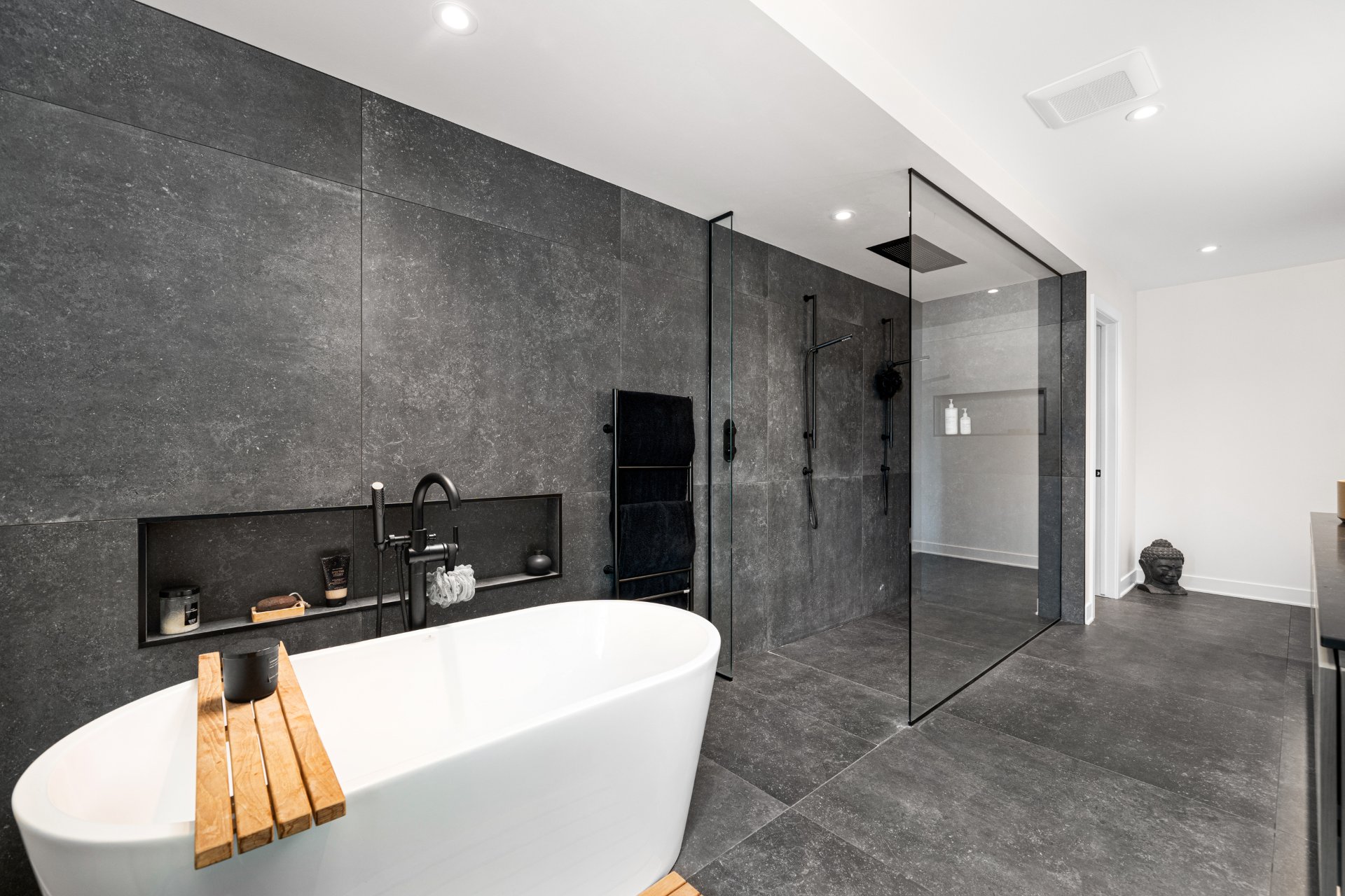 Photo - Ensuite bathroom