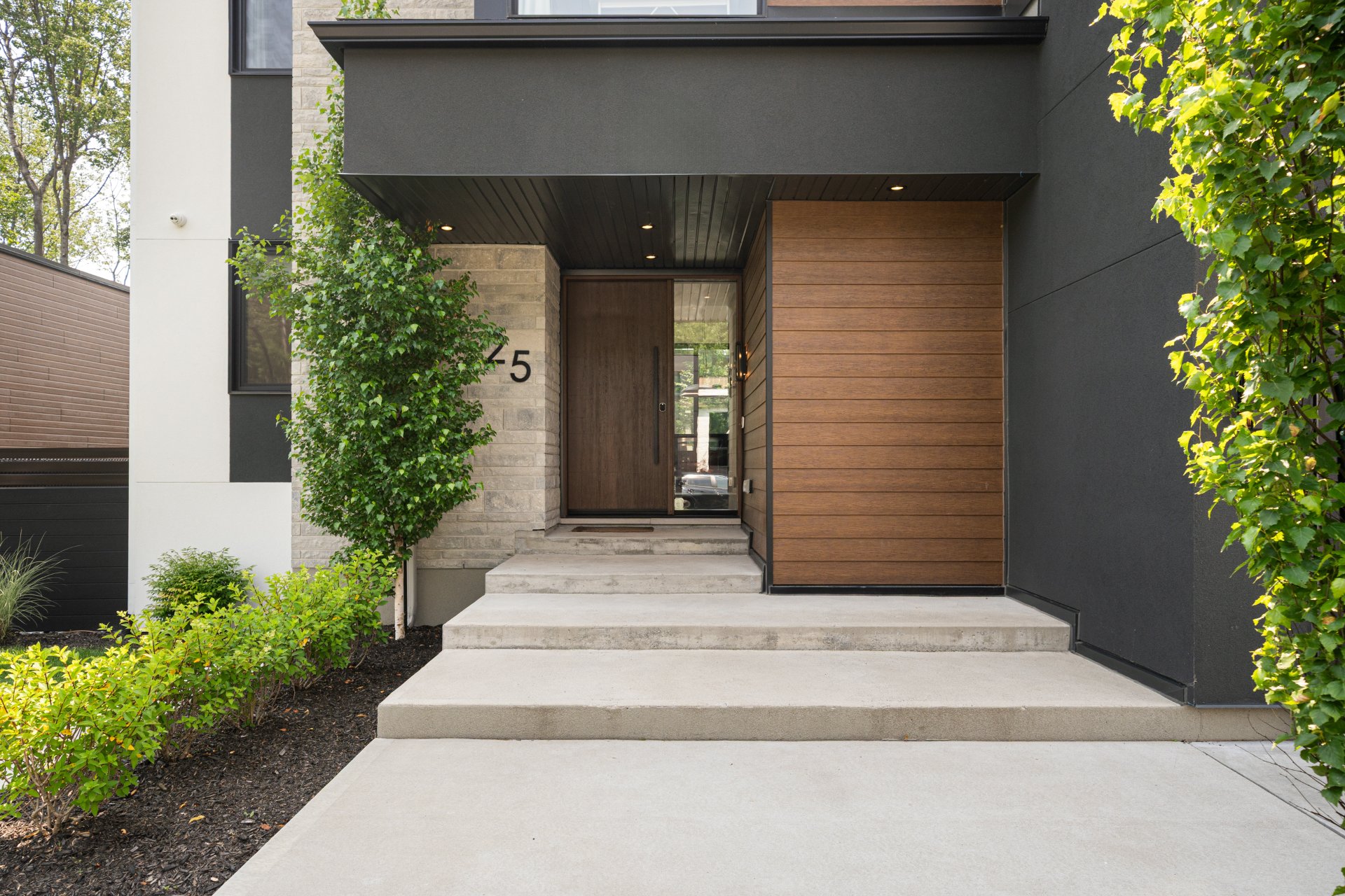 Photo - Frontage