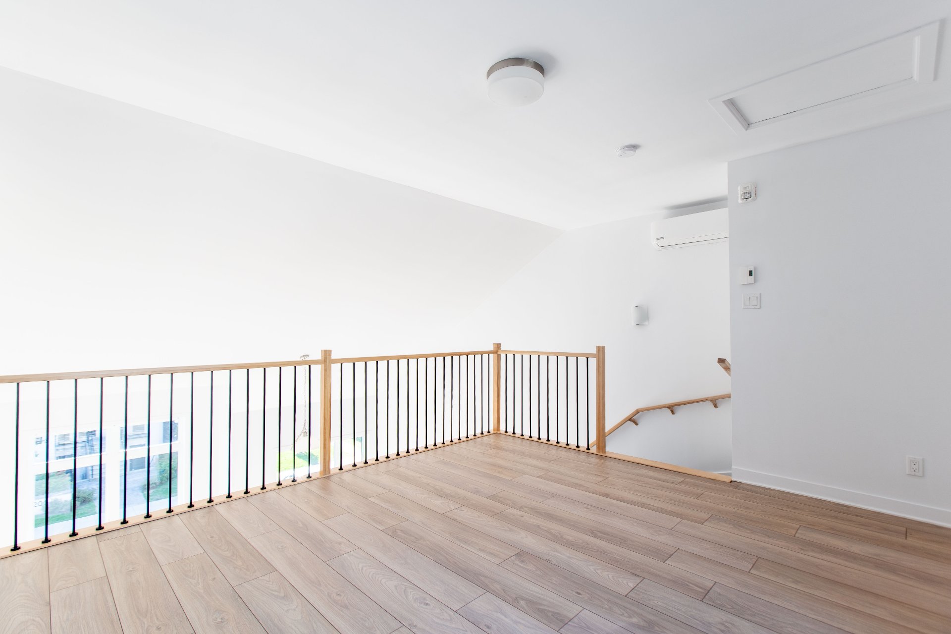 Photo - Mezzanine